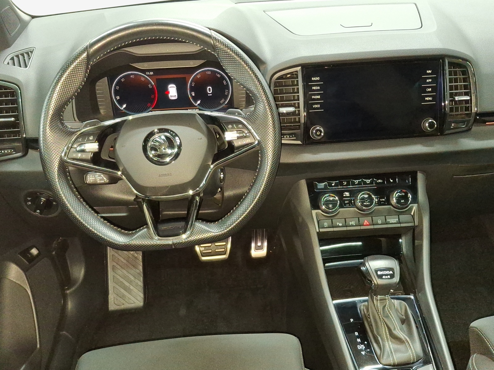 SKODA Karoq 2.0 TSI SportLine 4x4 DSG-image-10