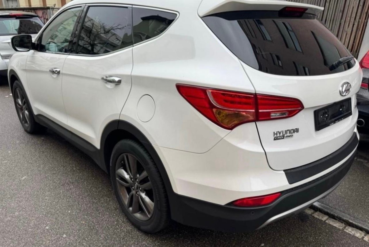 HYUNDAI Santa Fe 2.2 CRDI Style 4WD Automatic-image-3