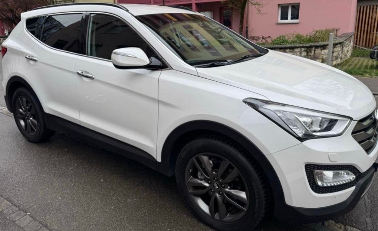 HYUNDAI Santa Fe 2.2 CRDI Style 4WD Automatic-image-2