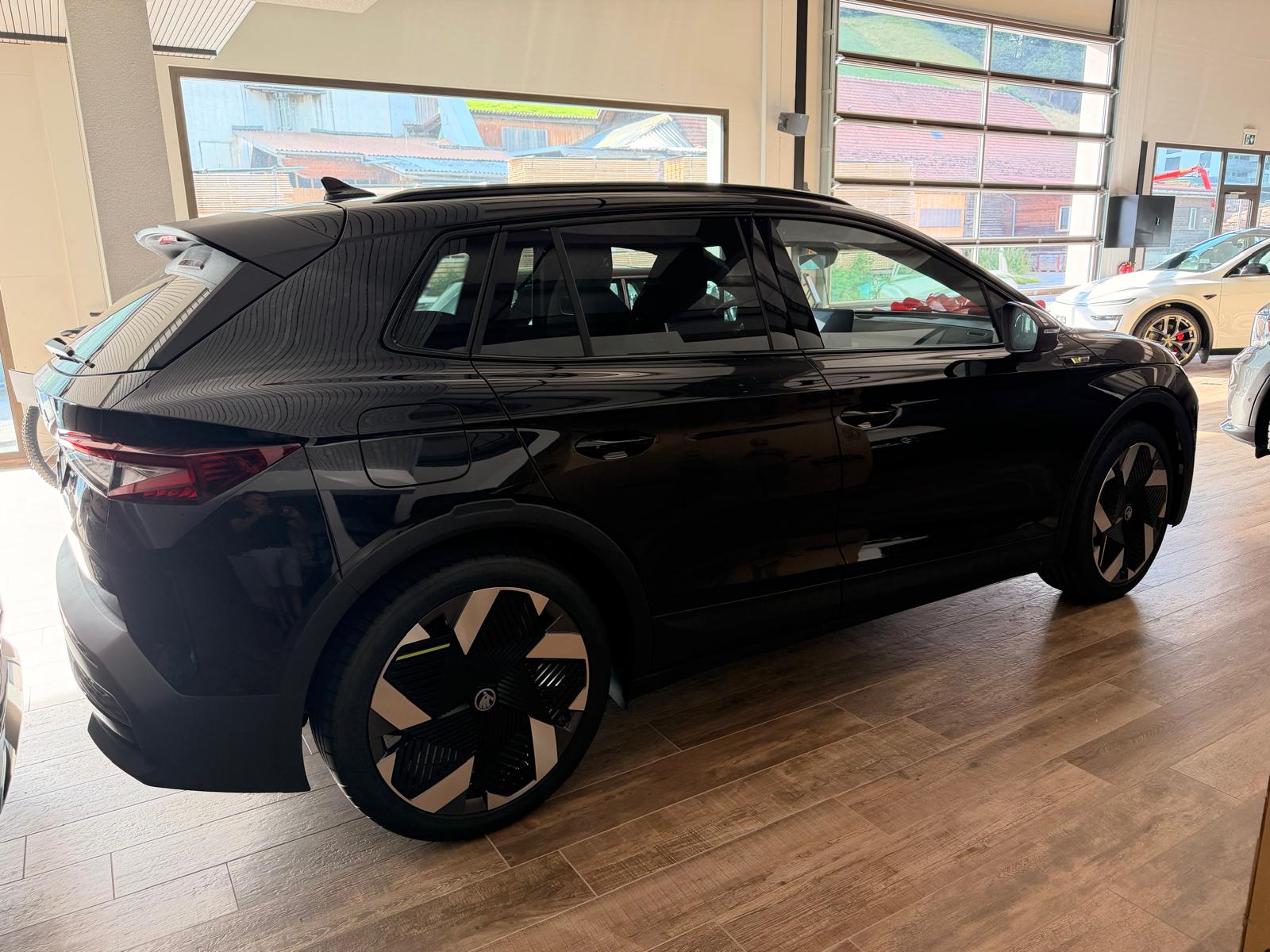 SKODA Elroq 85 RS 4x4 Neuwagen, 8-fach, 26%-image-3
