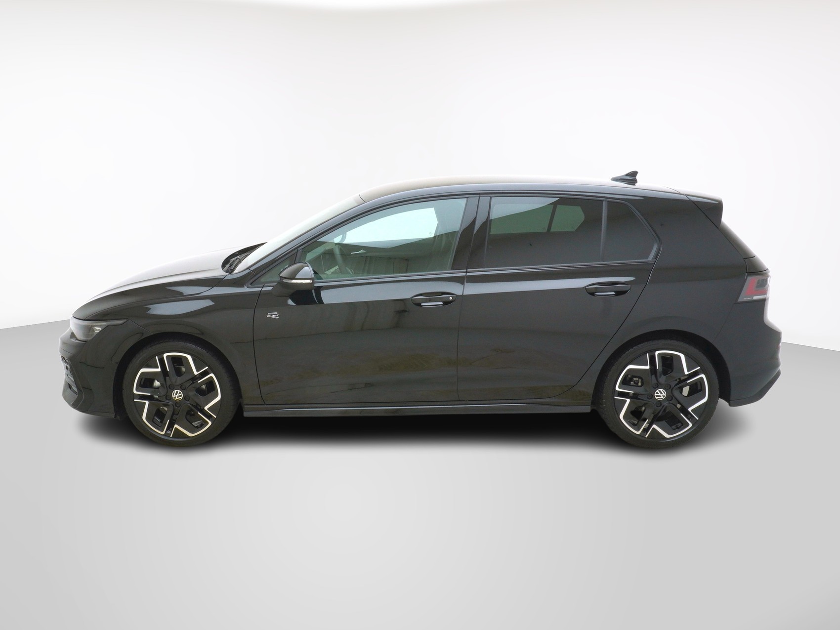 VW Golf VIII 1.5 eTSI R-Line DSG-image-1