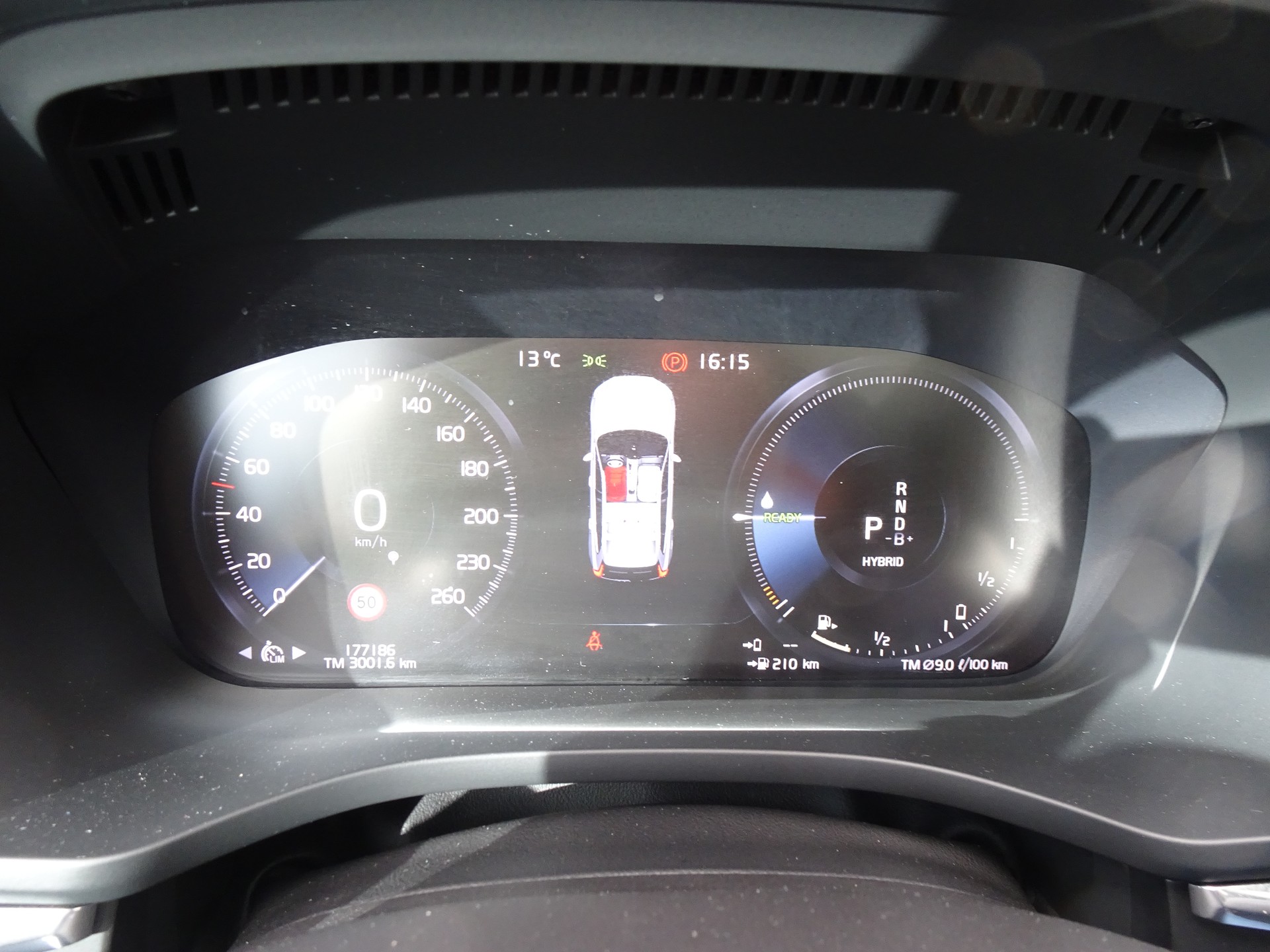 VOLVO XC60 T8 eAWD Momentum Geartronic-image-10