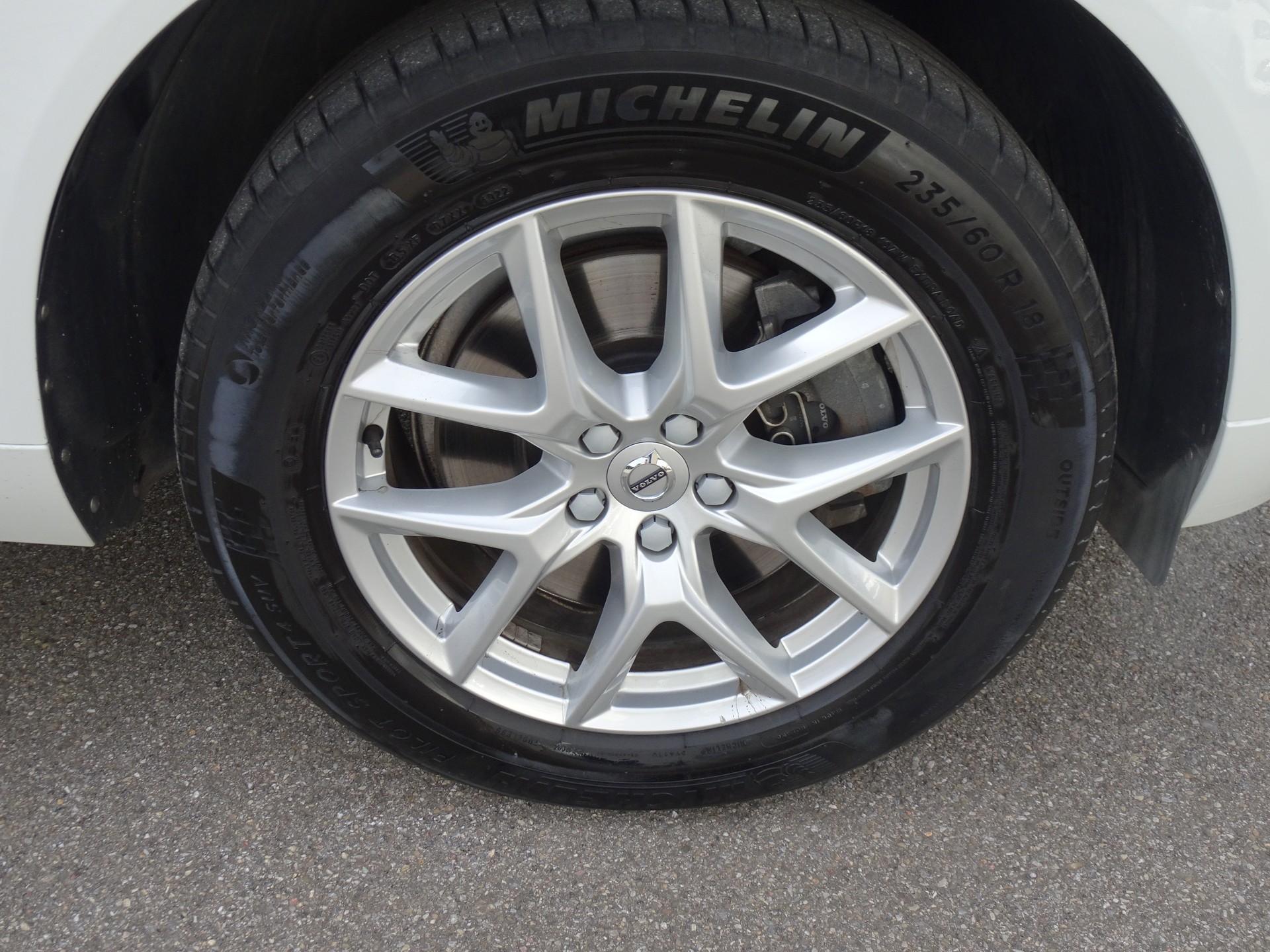 VOLVO XC60 T8 eAWD Momentum Geartronic-image-5