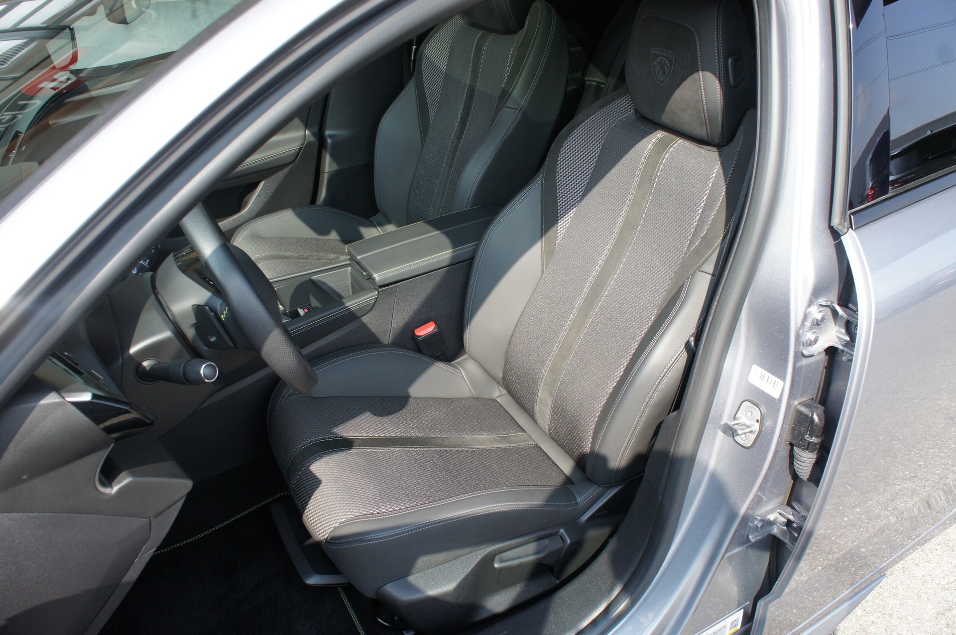 PEUGEOT 308 SW 1.6 PHEV 180 GT-image-13
