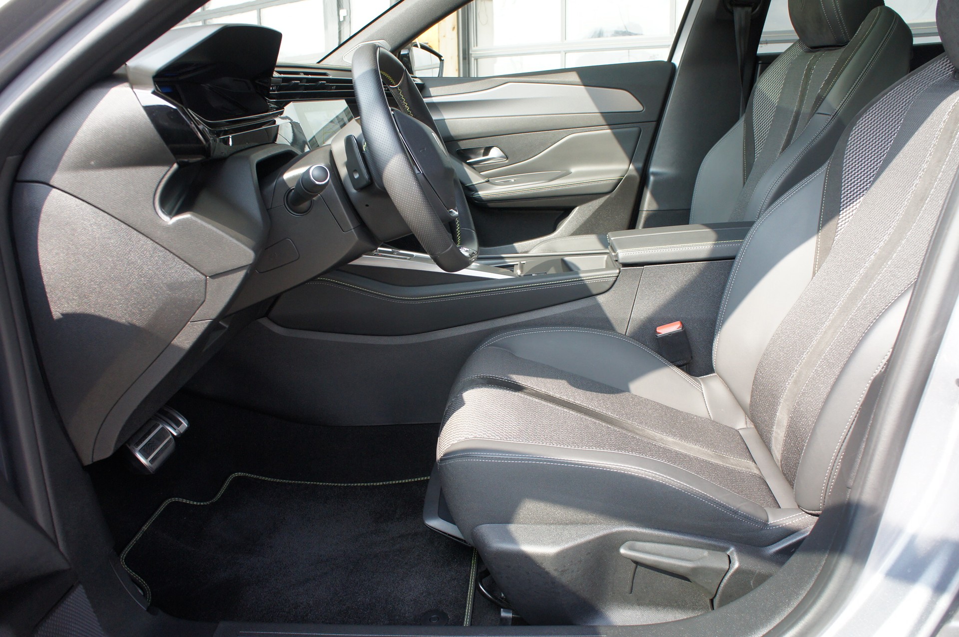 PEUGEOT 308 SW 1.6 PHEV 180 GT-image-12