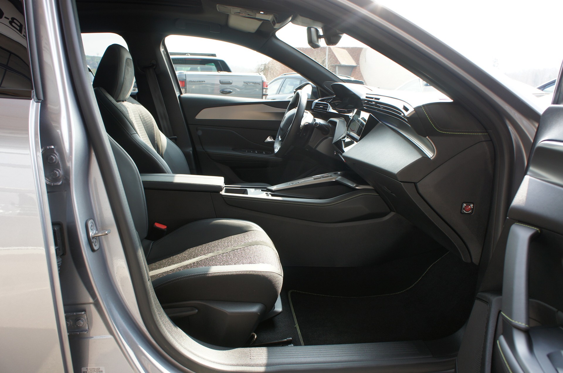 PEUGEOT 308 SW 1.6 PHEV 180 GT-image-8