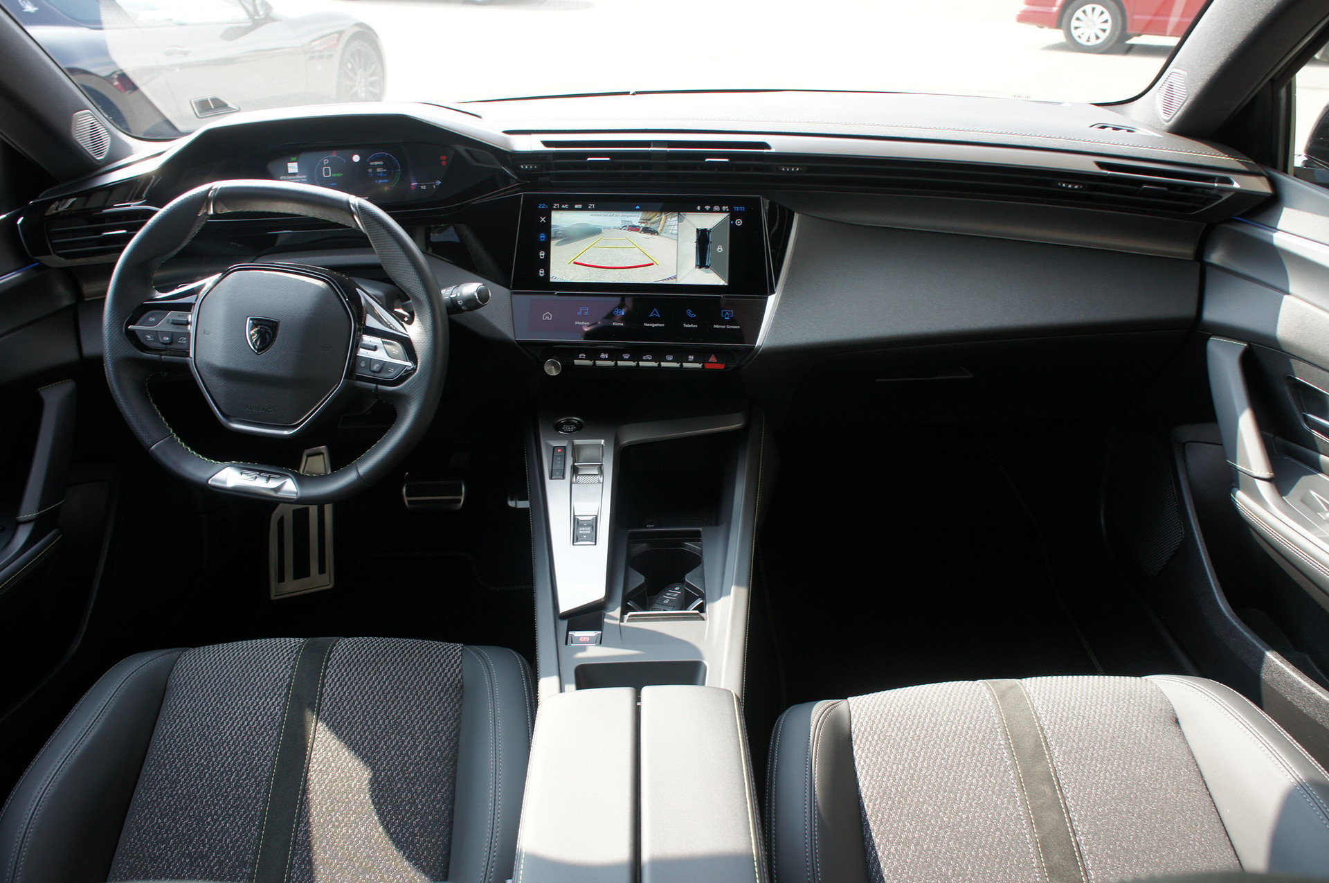 PEUGEOT 308 SW 1.6 PHEV 180 GT-image-10