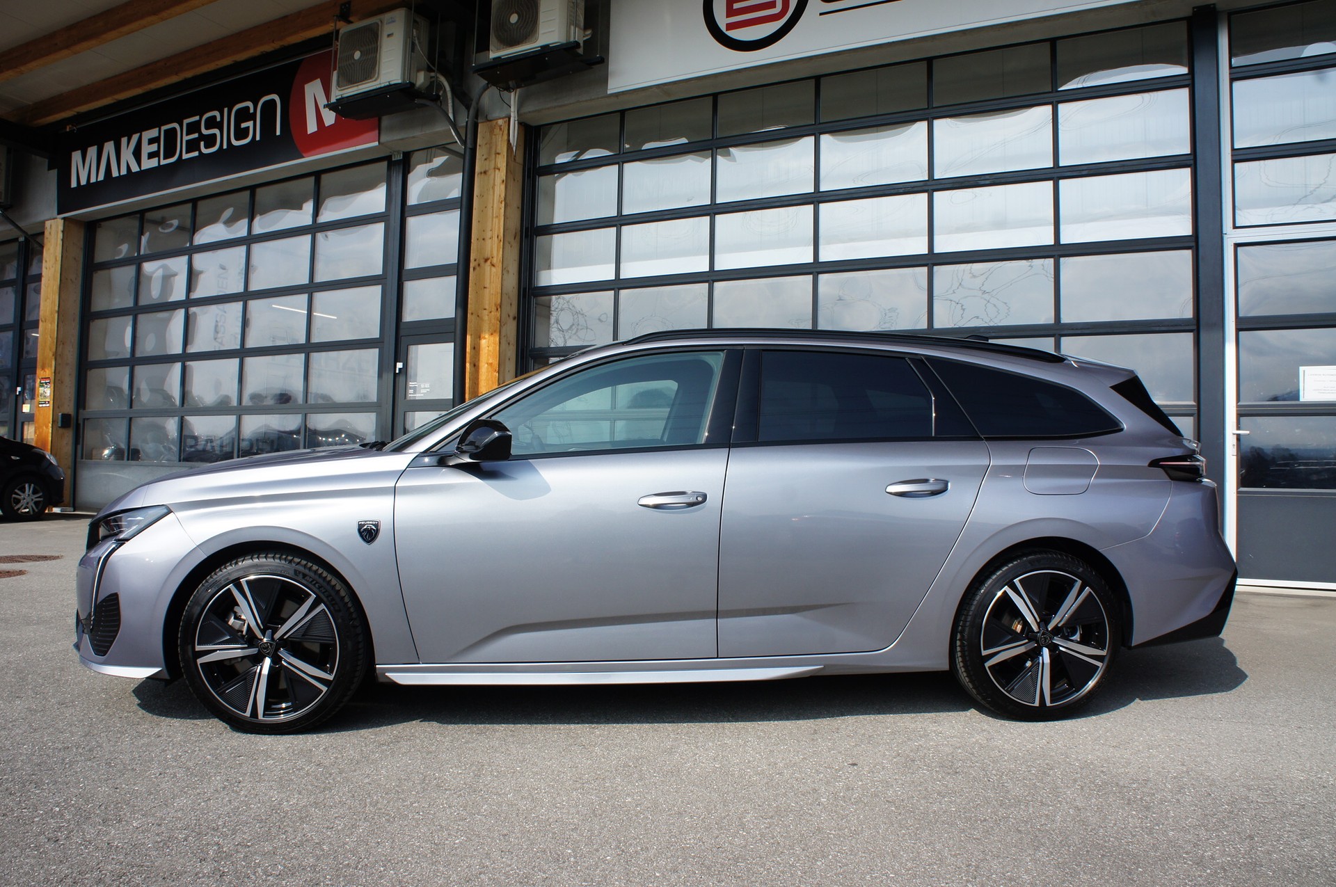 PEUGEOT 308 SW 1.6 PHEV 180 GT-image-1