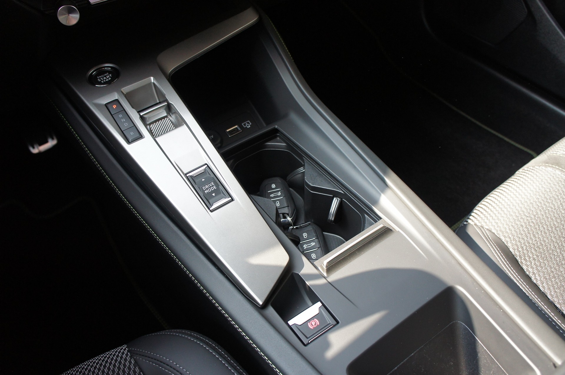 PEUGEOT 308 SW 1.6 PHEV 180 GT-image-15