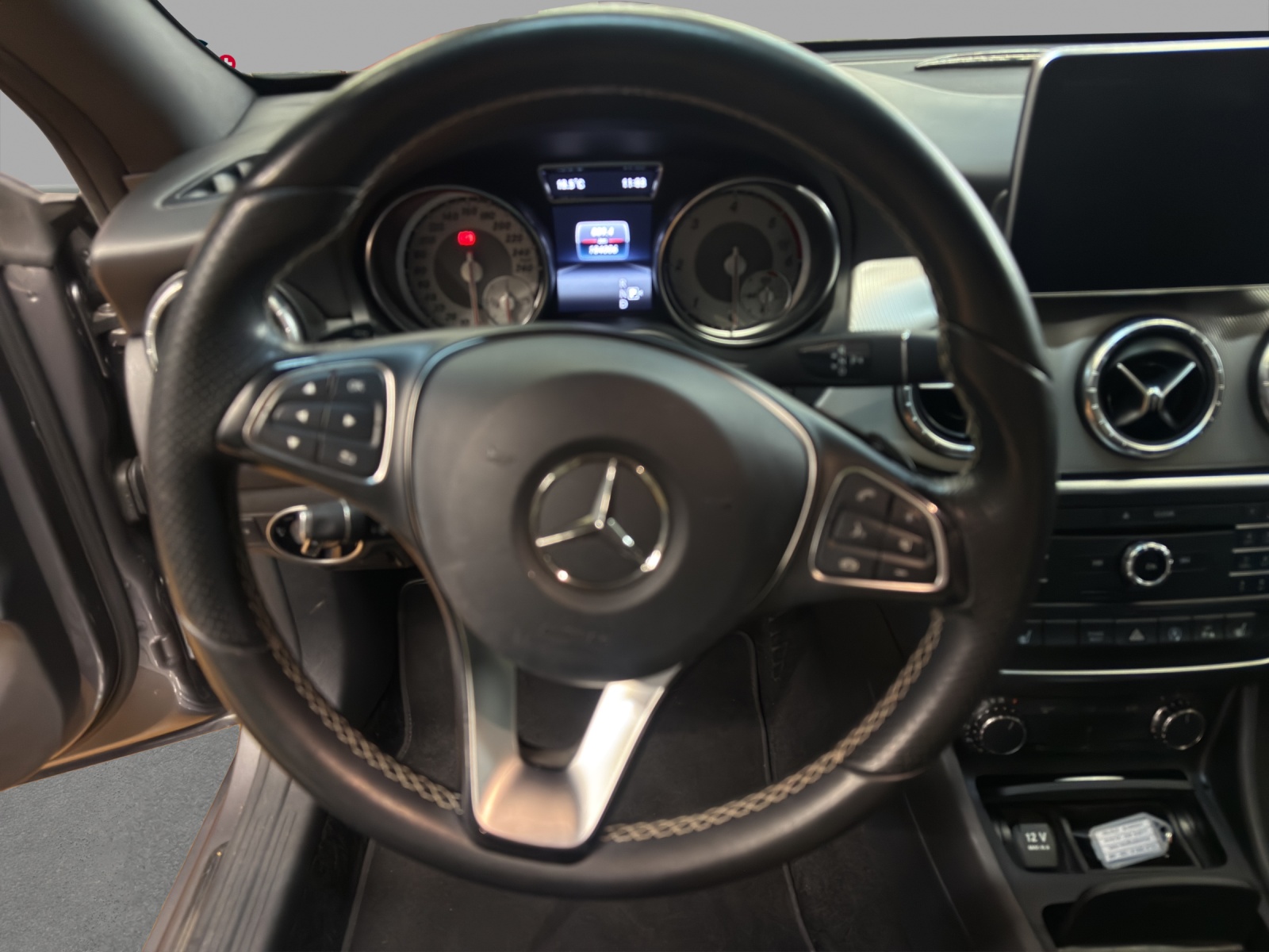 MERCEDES-BENZ CLA 200 - SB - CDI - 4M - Urban / Navigation / Bi-Xenon-image-9