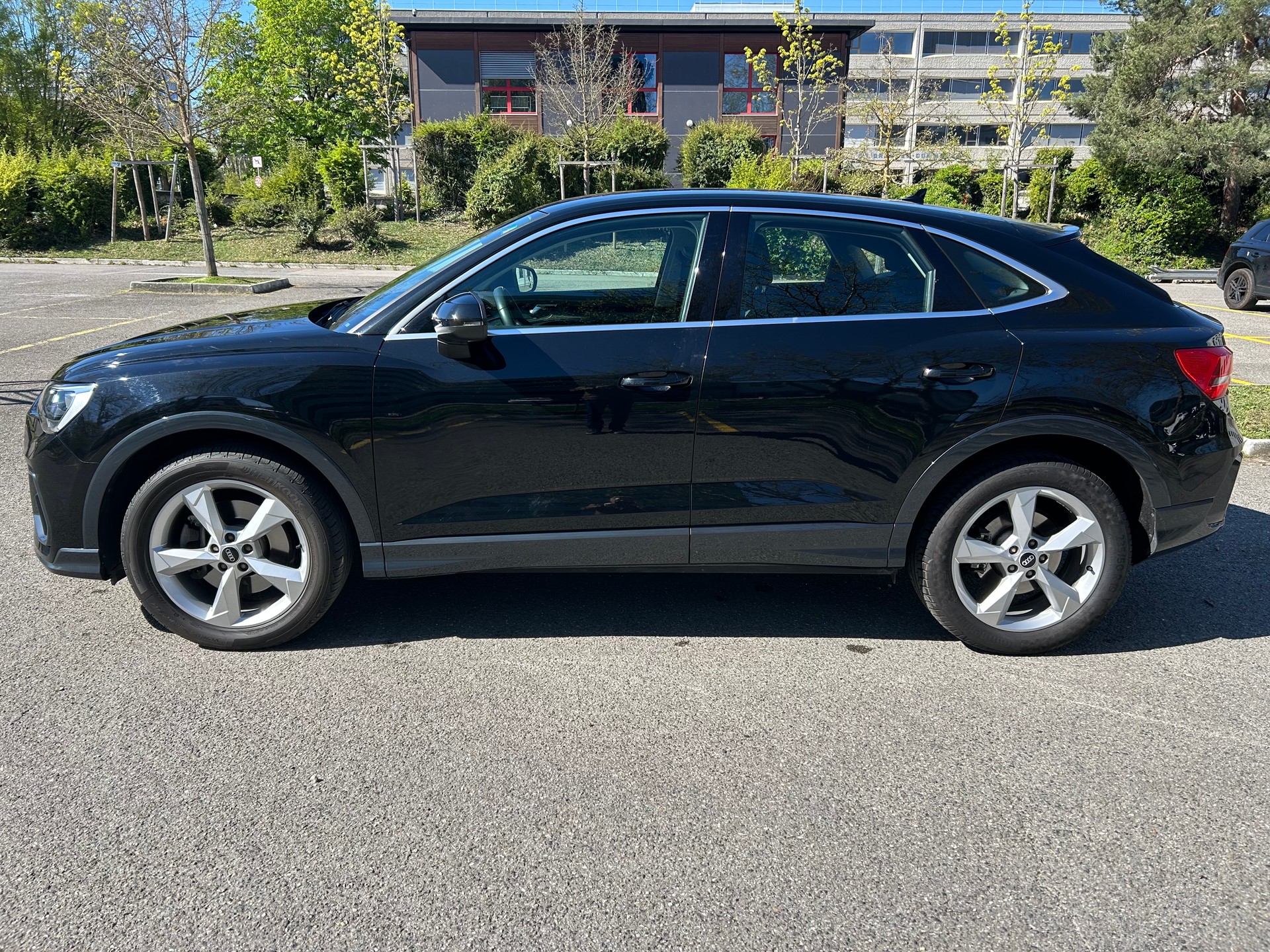 AUDI Q3 45 TFSI quattro S-tronic-image-2
