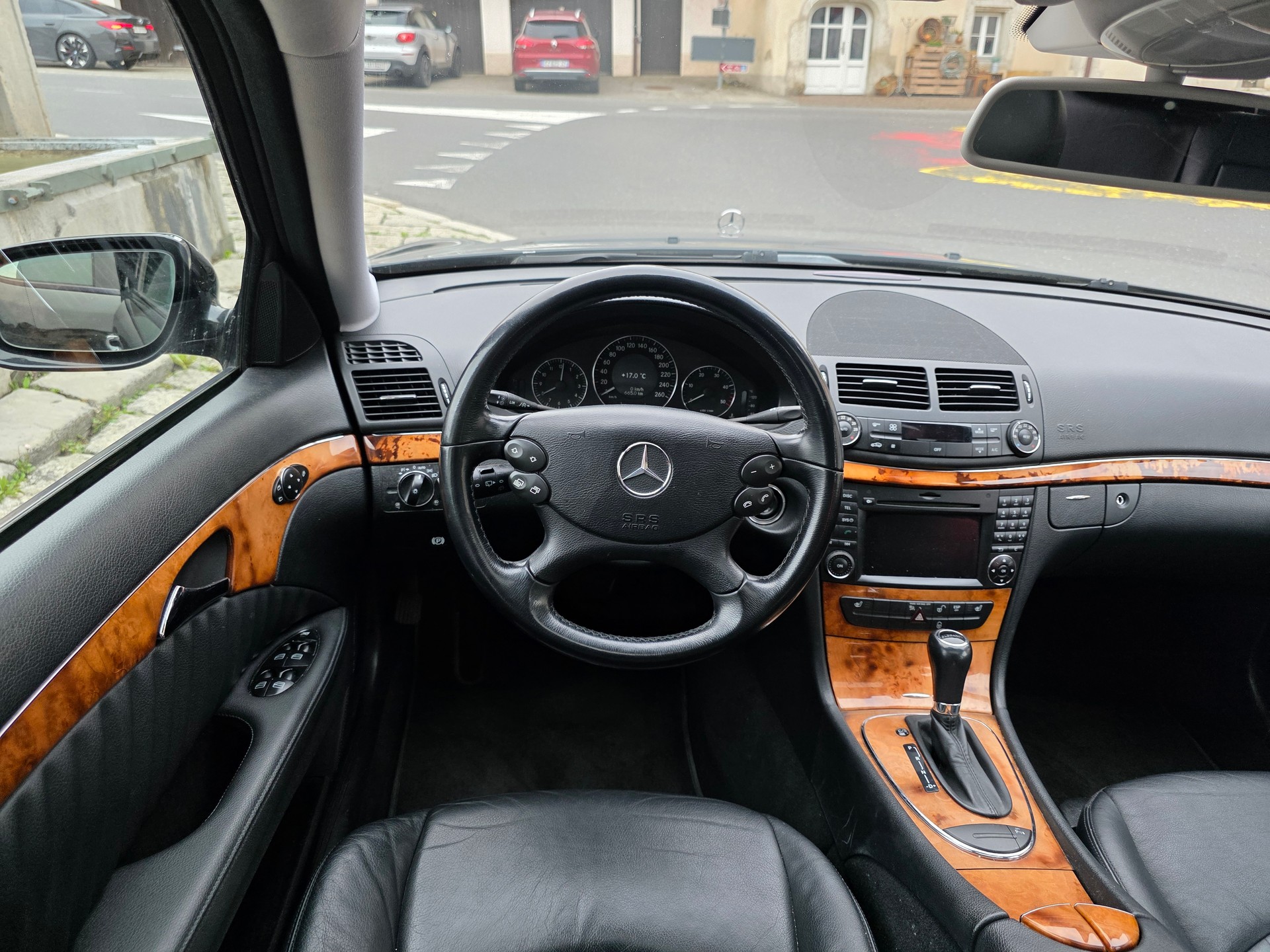 MERCEDES-BENZ E 320 CDI Elégance 4Matic Automatic-image-7