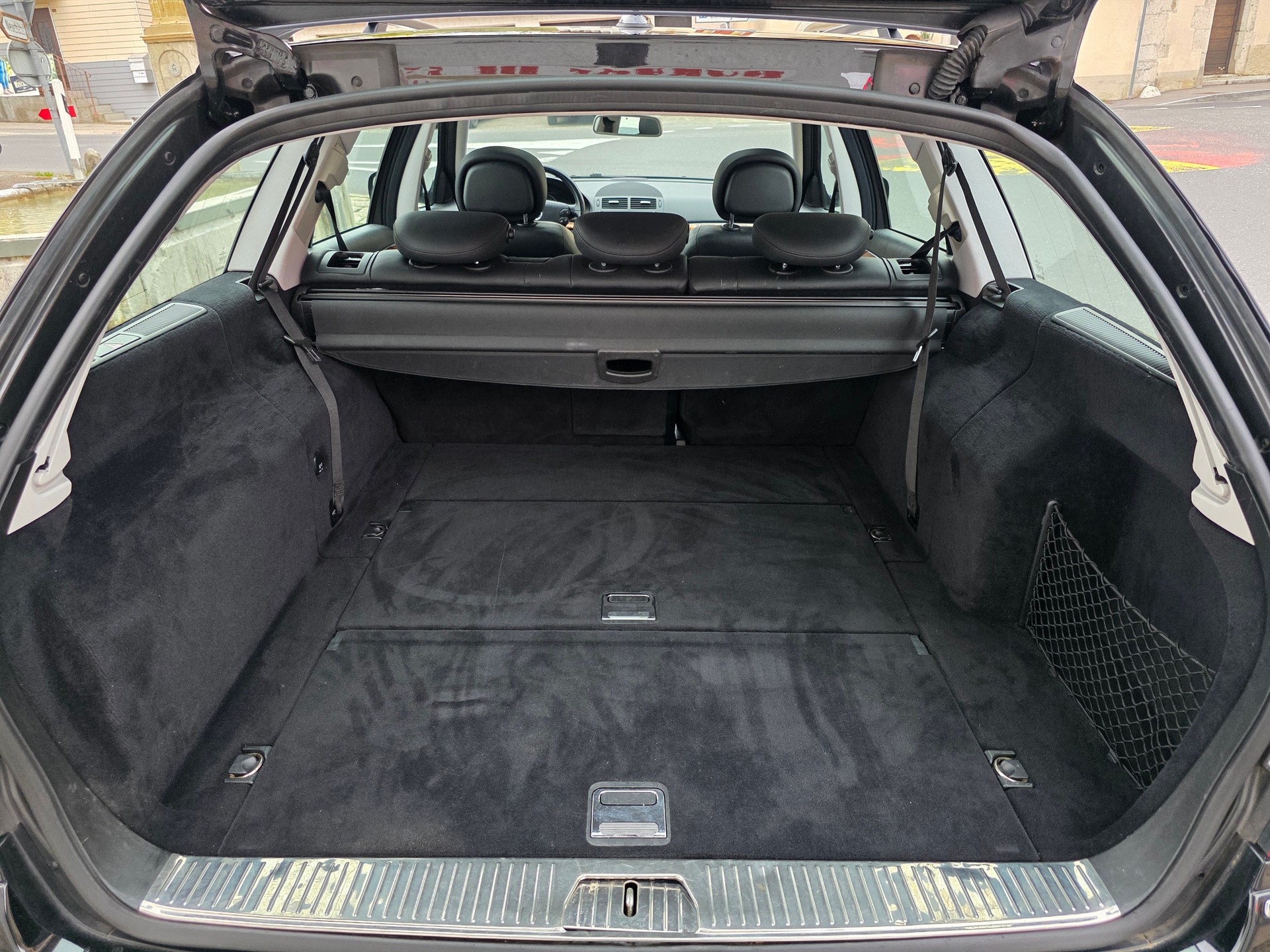MERCEDES-BENZ E 320 CDI Elégance 4Matic Automatic-image-13