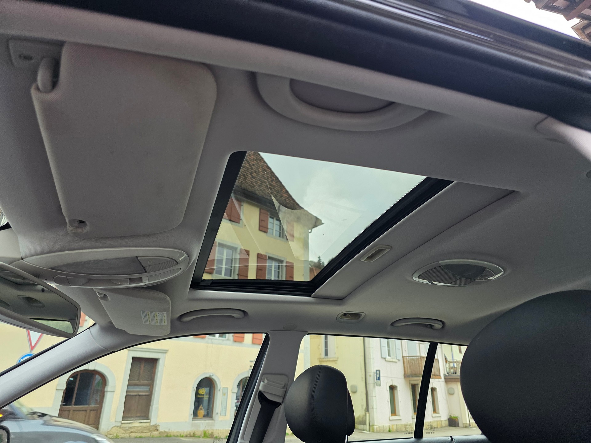 MERCEDES-BENZ E 320 CDI Elégance 4Matic Automatic-image-9