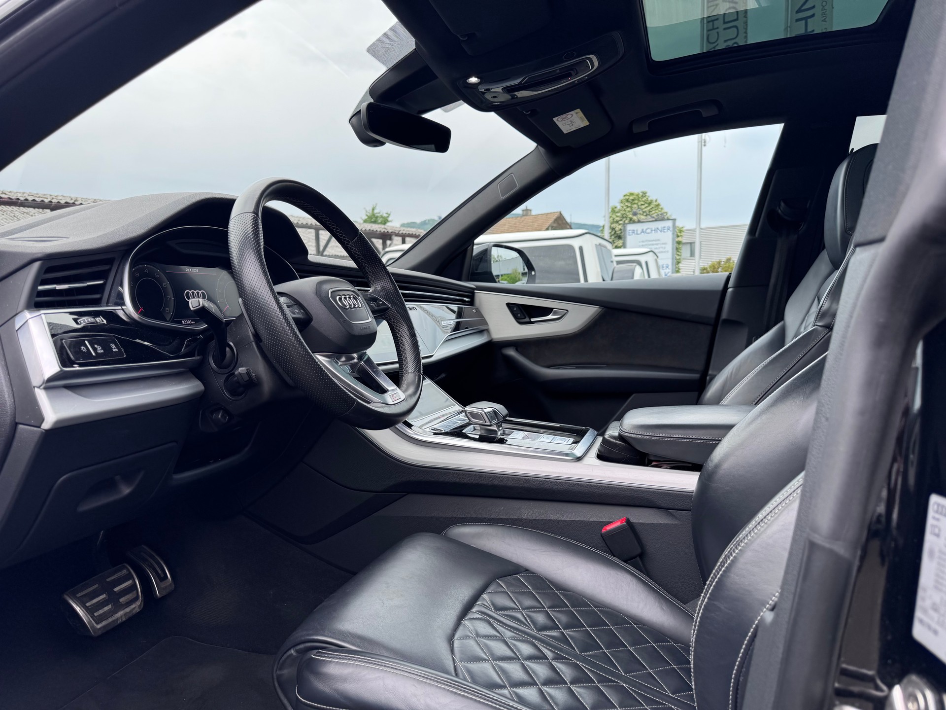 AUDI Q8 55 TFSI Black Edition quattro tiptronic-image-7