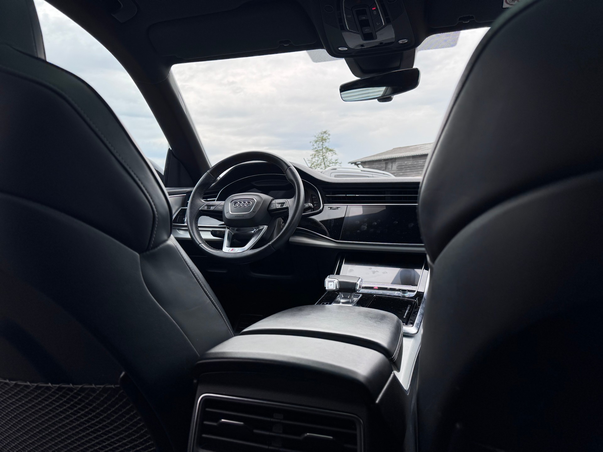 AUDI Q8 55 TFSI Black Edition quattro tiptronic-image-8