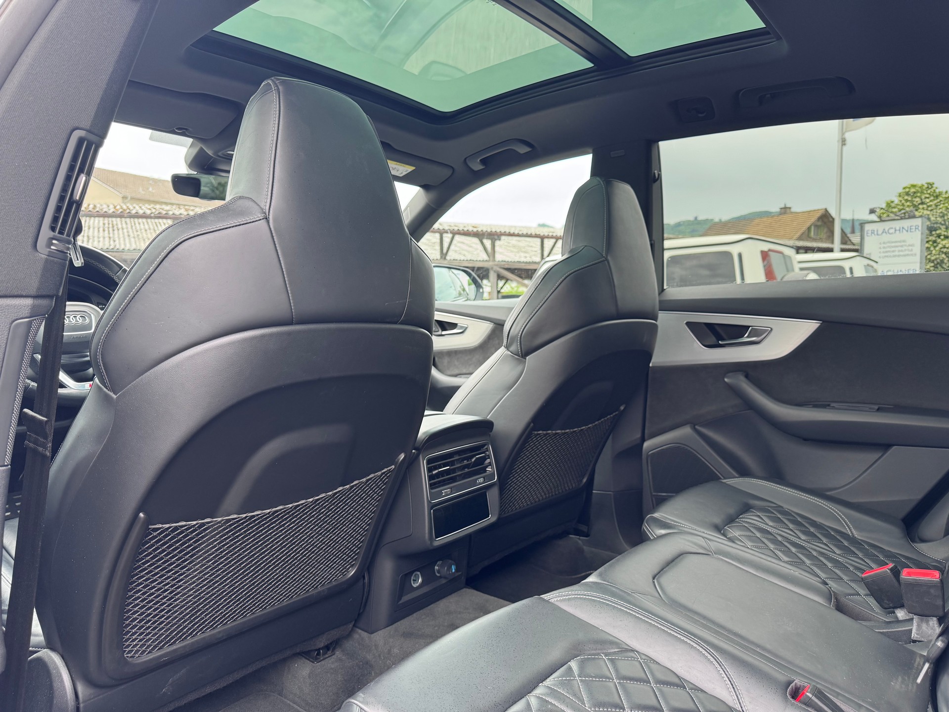 AUDI Q8 55 TFSI Black Edition quattro tiptronic-image-10