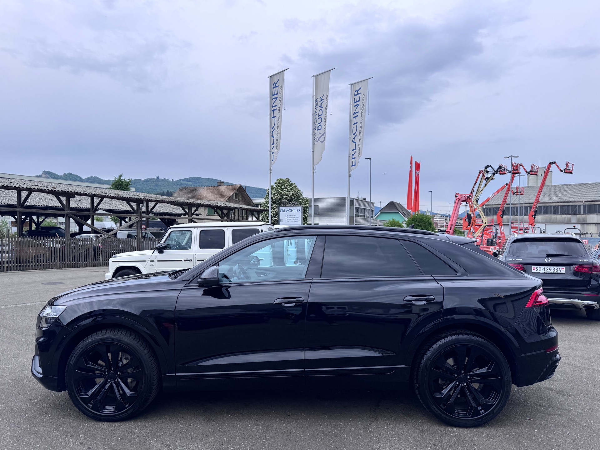 AUDI Q8 55 TFSI Black Edition quattro tiptronic-showroom-element-2