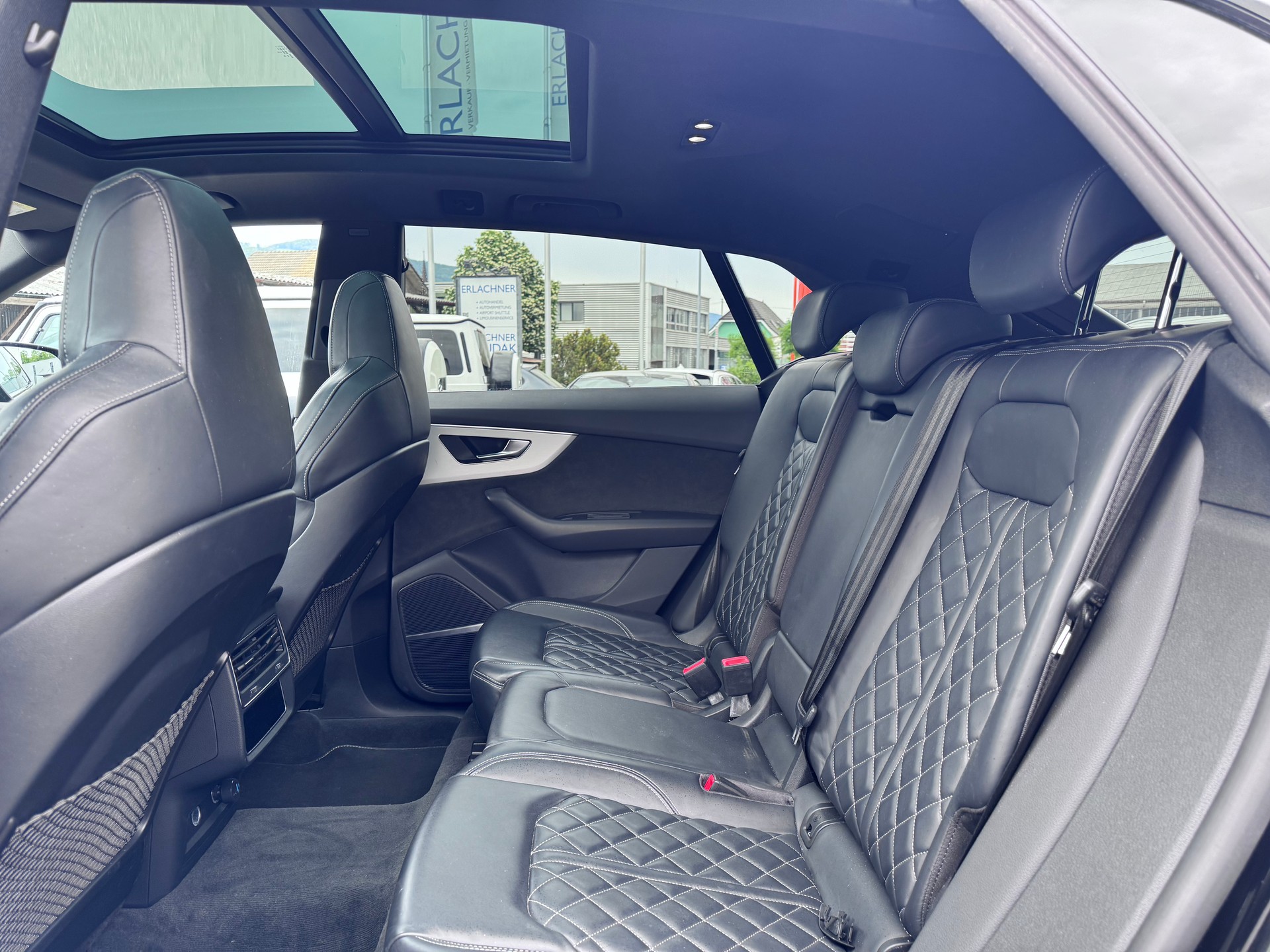 AUDI Q8 55 TFSI Black Edition quattro tiptronic-image-9