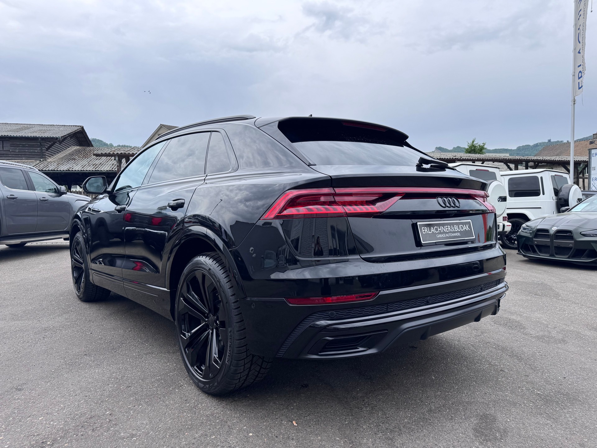 AUDI Q8 55 TFSI Black Edition quattro tiptronic-showroom-element-3