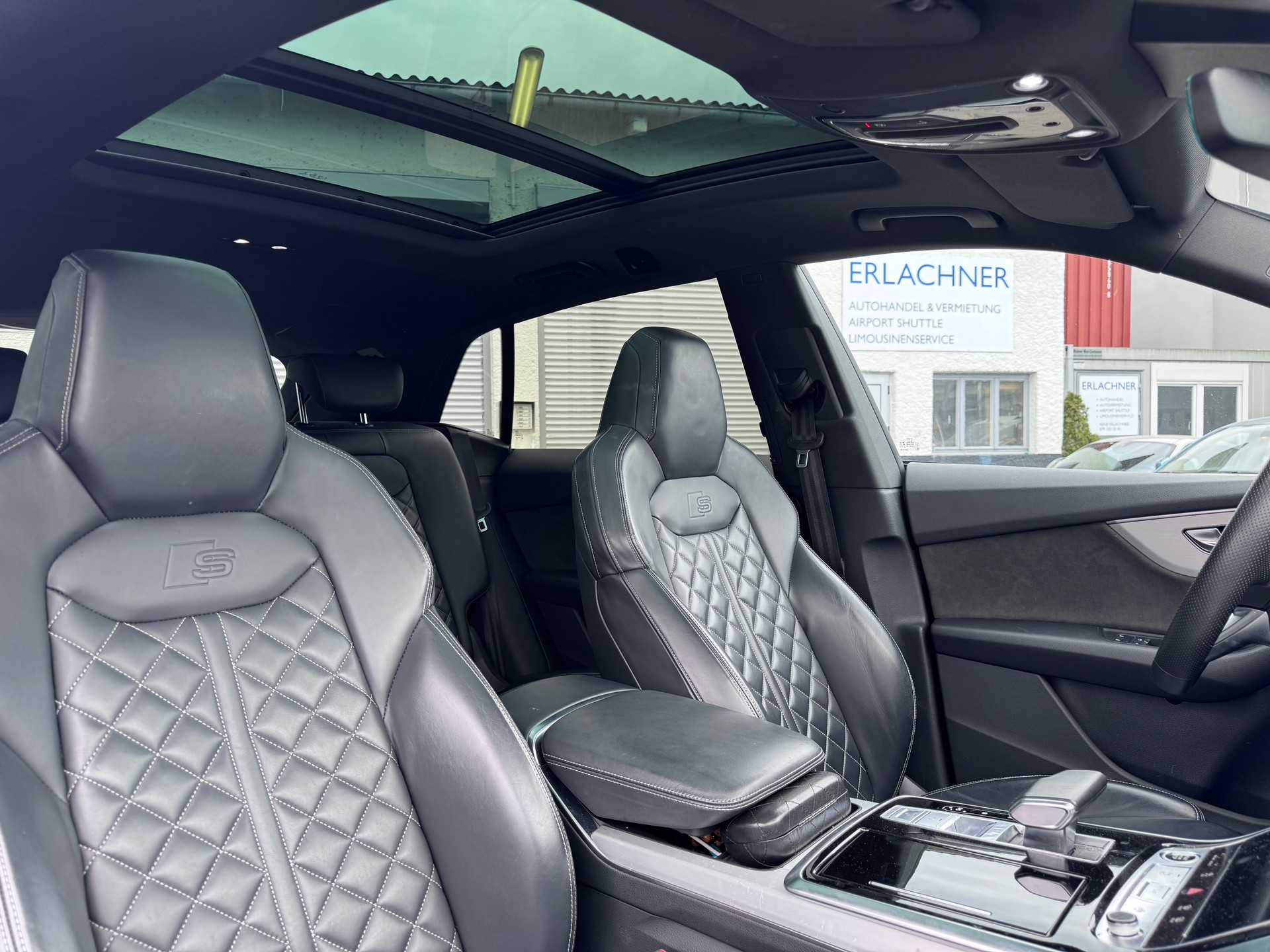AUDI Q8 55 TFSI Black Edition quattro tiptronic-image-14
