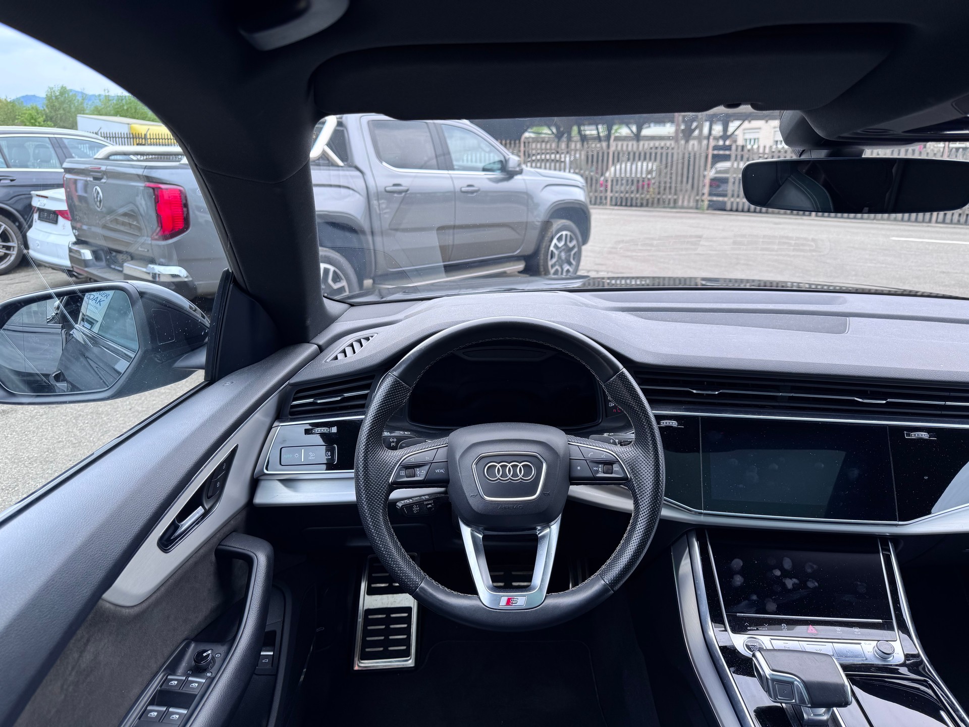 AUDI Q8 55 TFSI Black Edition quattro tiptronic-image-6