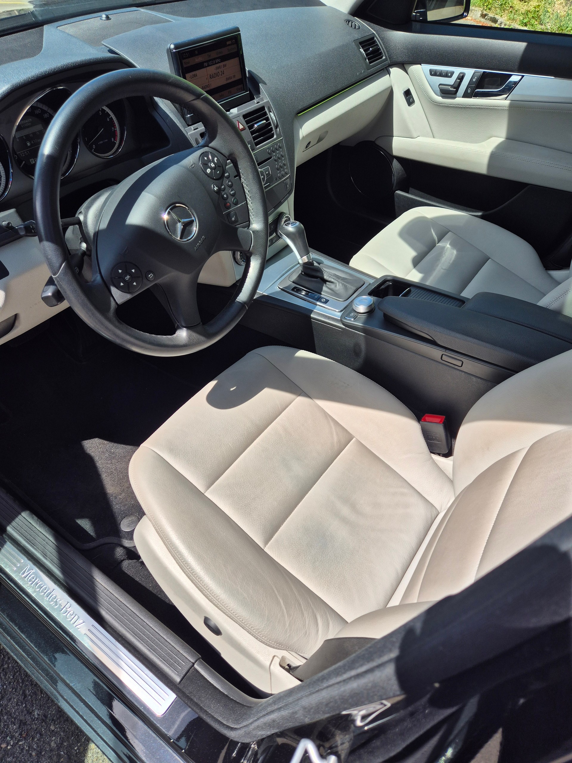 MERCEDES-BENZ C 300 V6 4matic / MERCEDES-BENZ C 300 (280) Avantgarde 4Matic 7G-Tronic / Frisch ab MFK / Schiebedach / Leder / 8-fach bereift-image-3