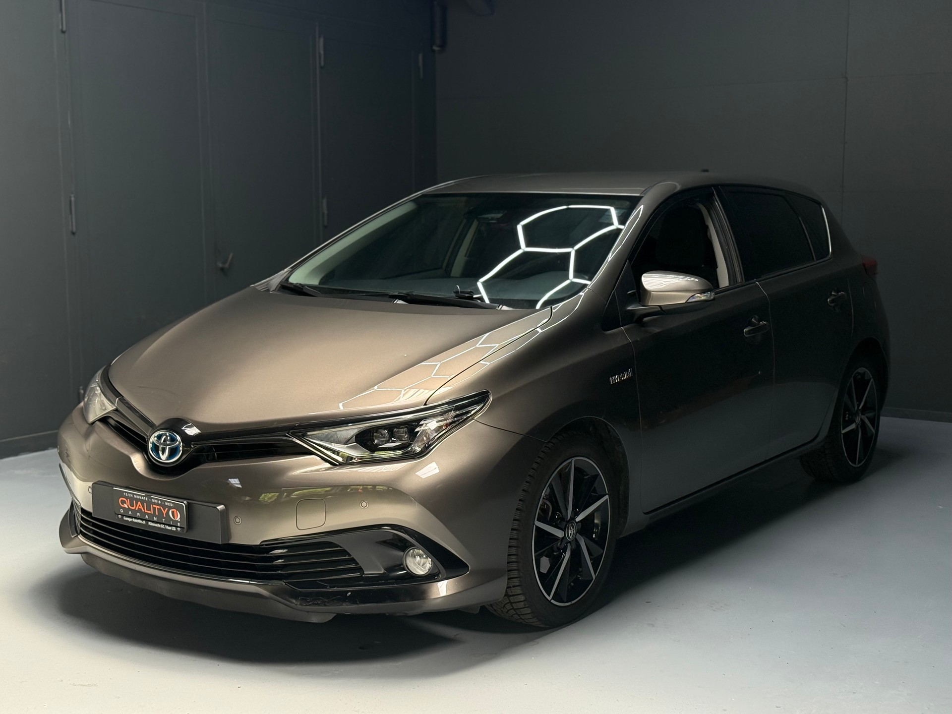 TOYOTA Auris 1.8 HSD Comfort e-CVT *Taxometer* Taxi und Uber-image-0
