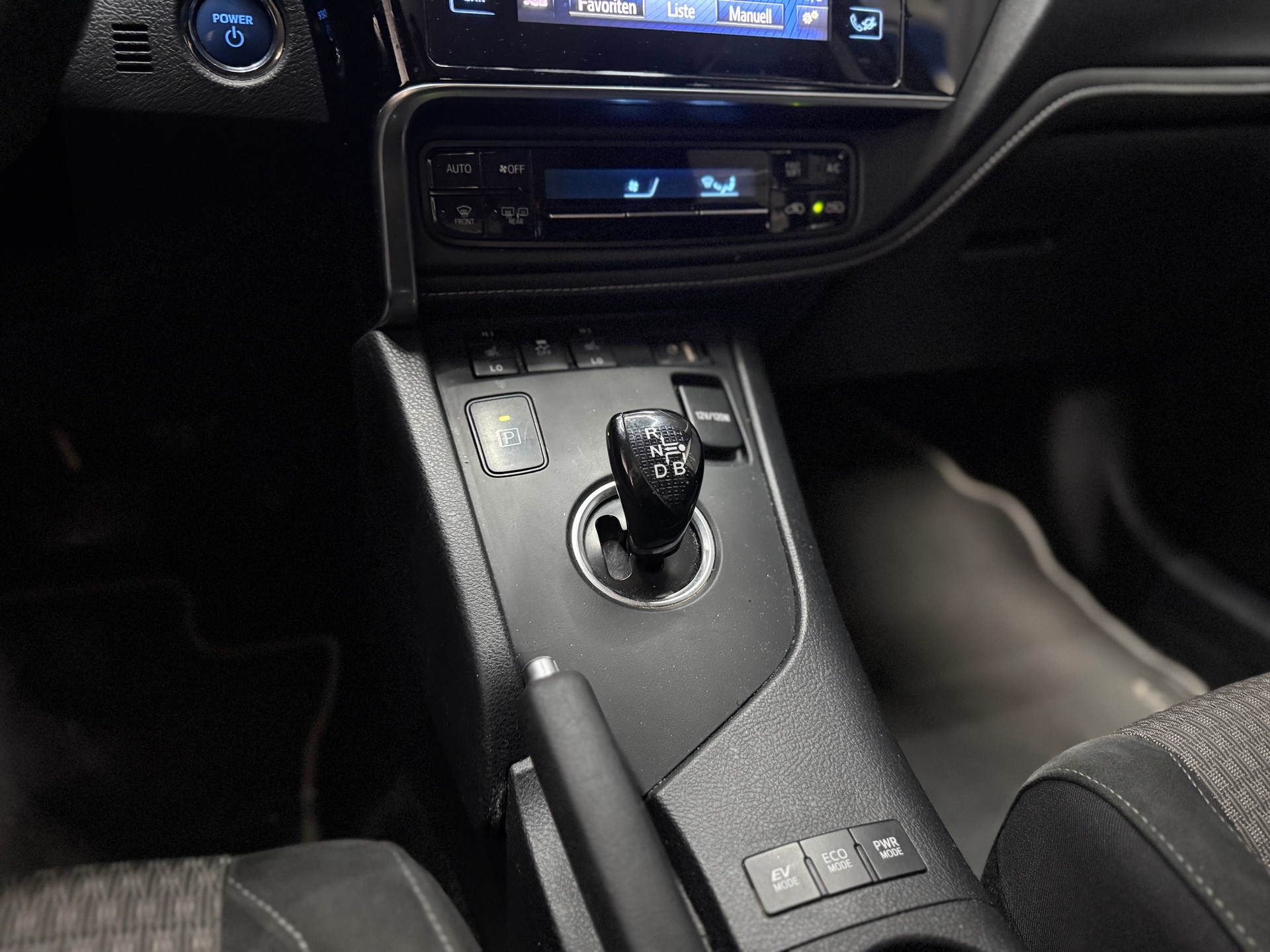 TOYOTA Auris 1.8 HSD Comfort e-CVT *Taxometer* Taxi und Uber-image-8