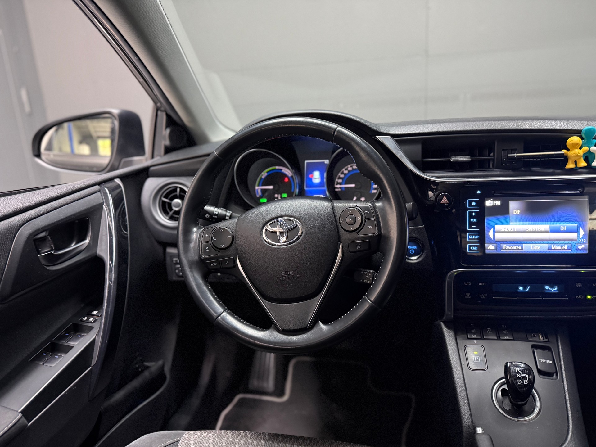 TOYOTA Auris 1.8 HSD Comfort e-CVT *Taxometer* Taxi und Uber-image-7