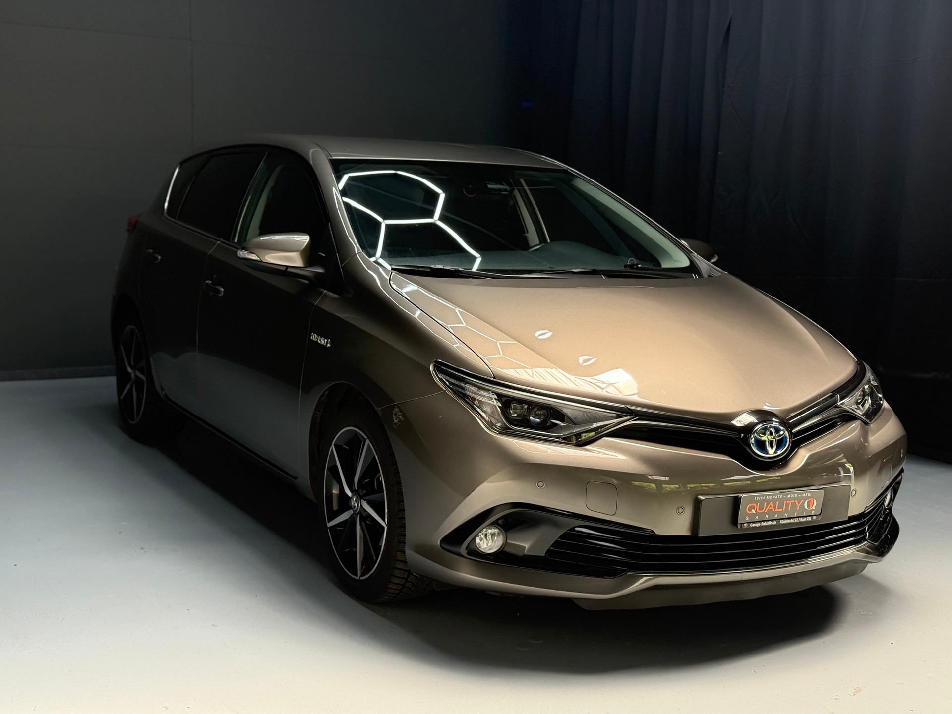 TOYOTA Auris 1.8 HSD Comfort e-CVT *Taxometer* Taxi und Uber-image-2