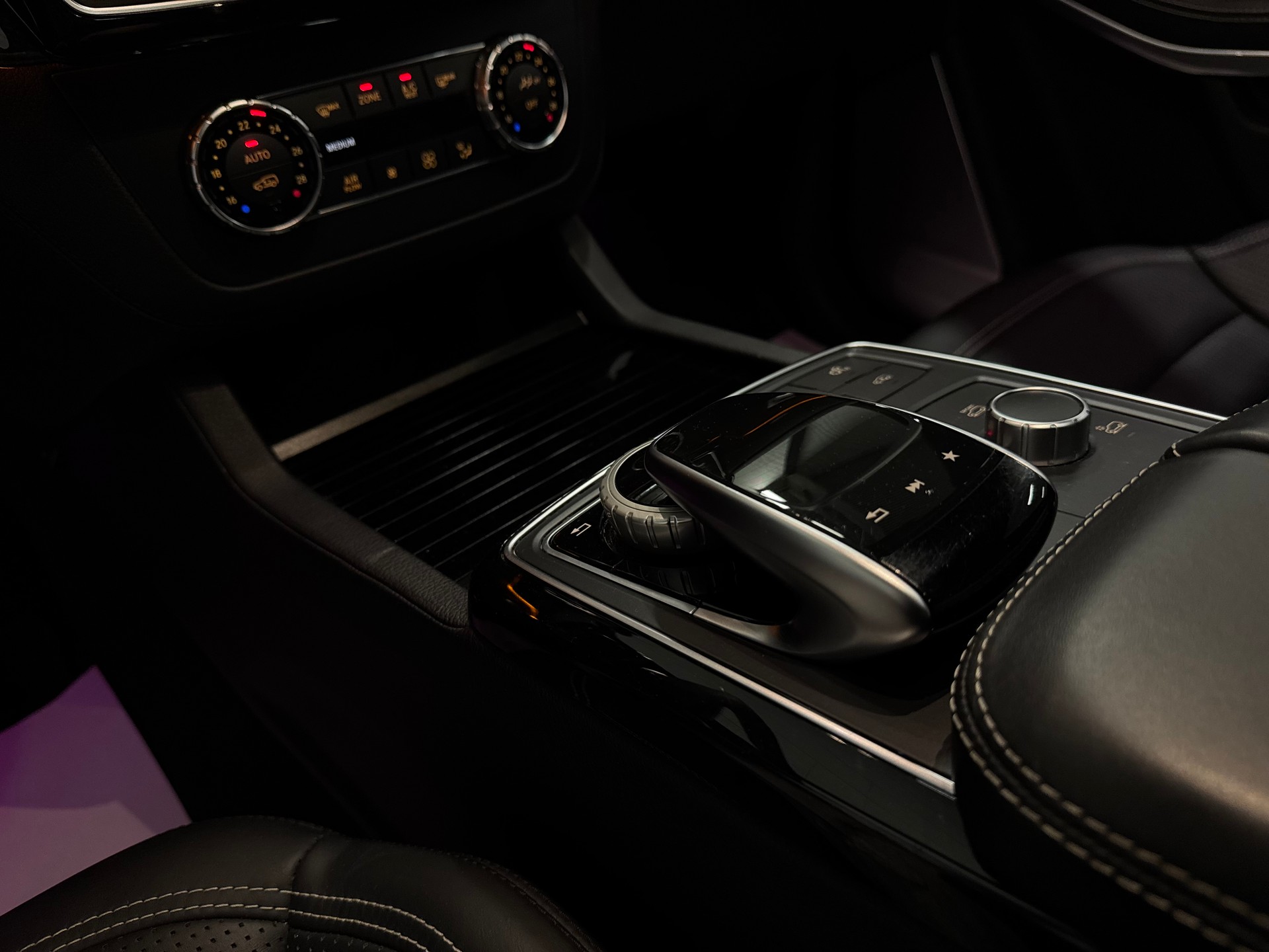 MERCEDES-BENZ GLS 63 AMG 4Matic Speedshift Plus 7G-Tronic-image-27