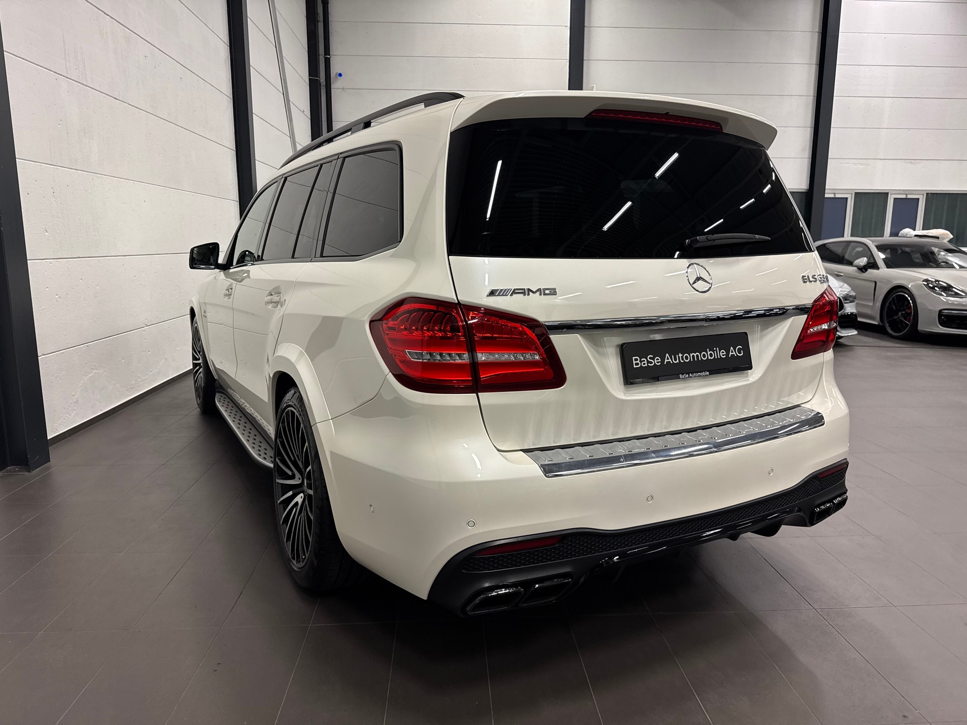 MERCEDES-BENZ GLS 63 AMG 4Matic Speedshift Plus 7G-Tronic-image-13