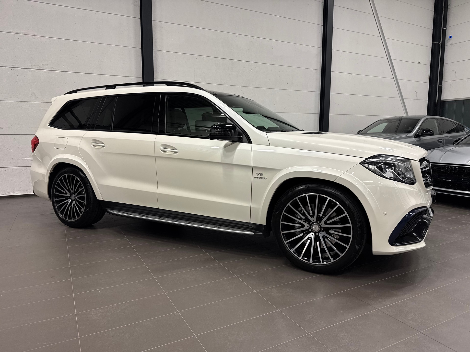 MERCEDES-BENZ GLS 63 AMG 4Matic Speedshift Plus 7G-Tronic-showroom-element-3