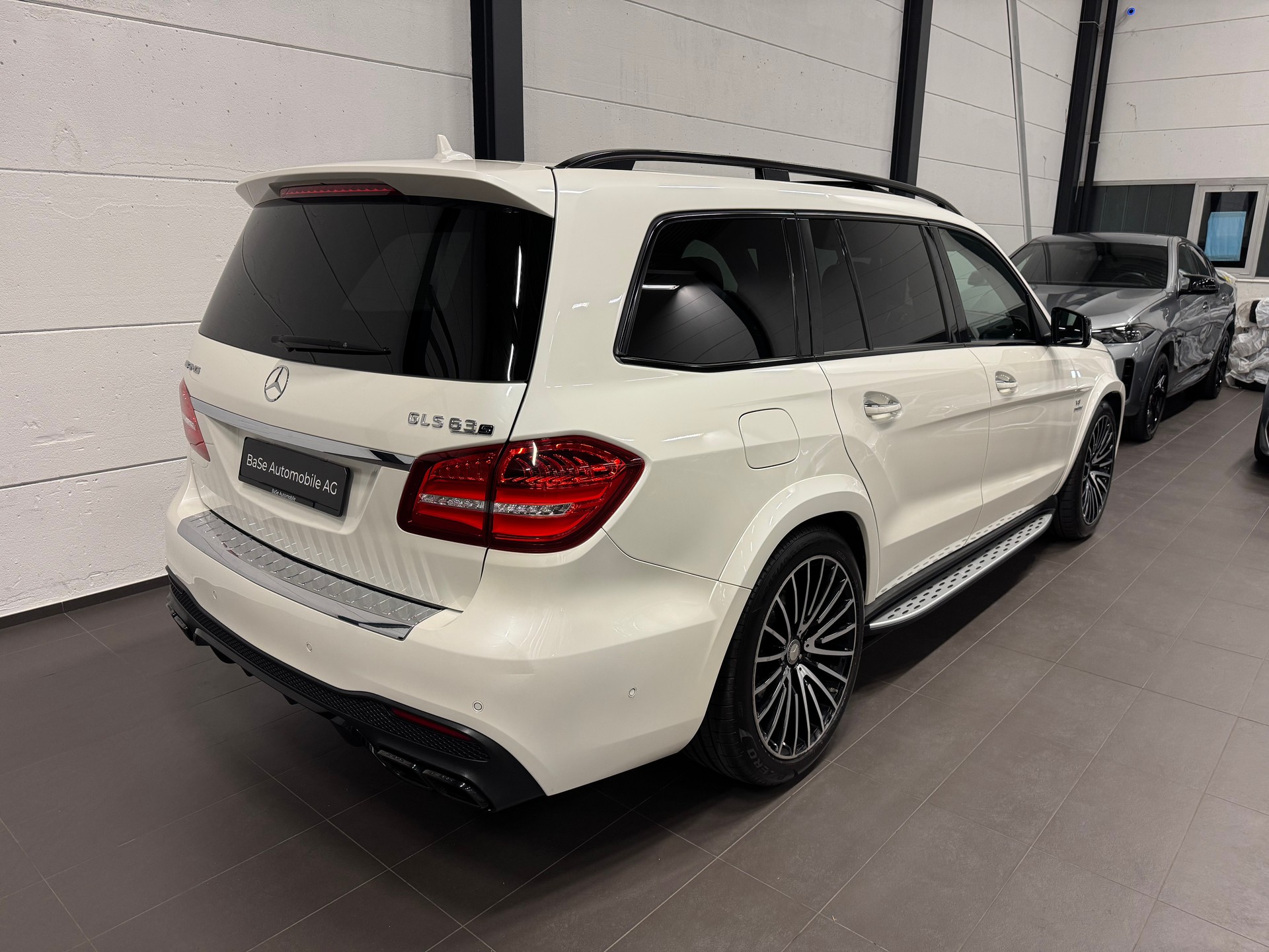 MERCEDES-BENZ GLS 63 AMG 4Matic Speedshift Plus 7G-Tronic-image-12