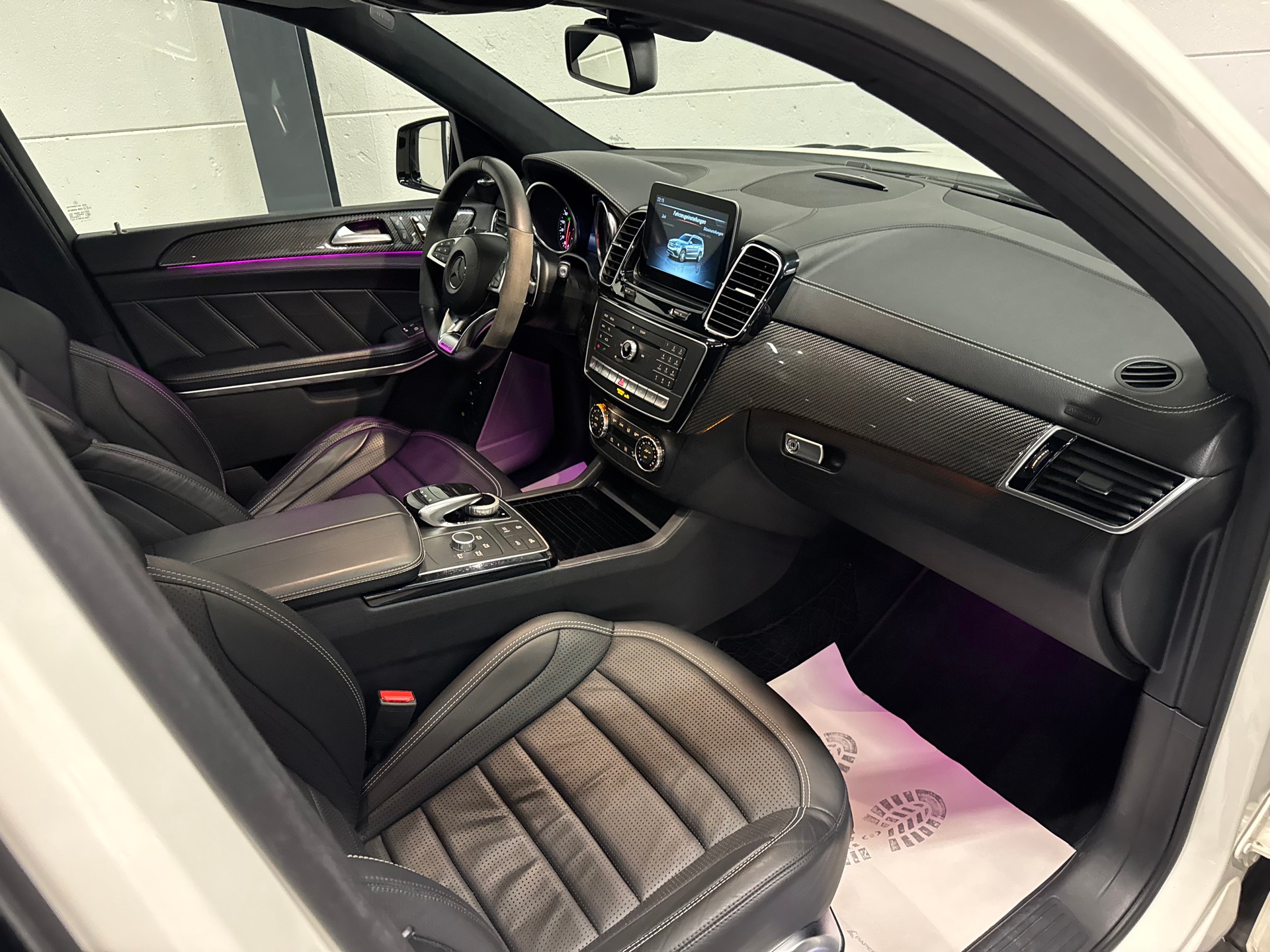 MERCEDES-BENZ GLS 63 AMG 4Matic Speedshift Plus 7G-Tronic-image-17