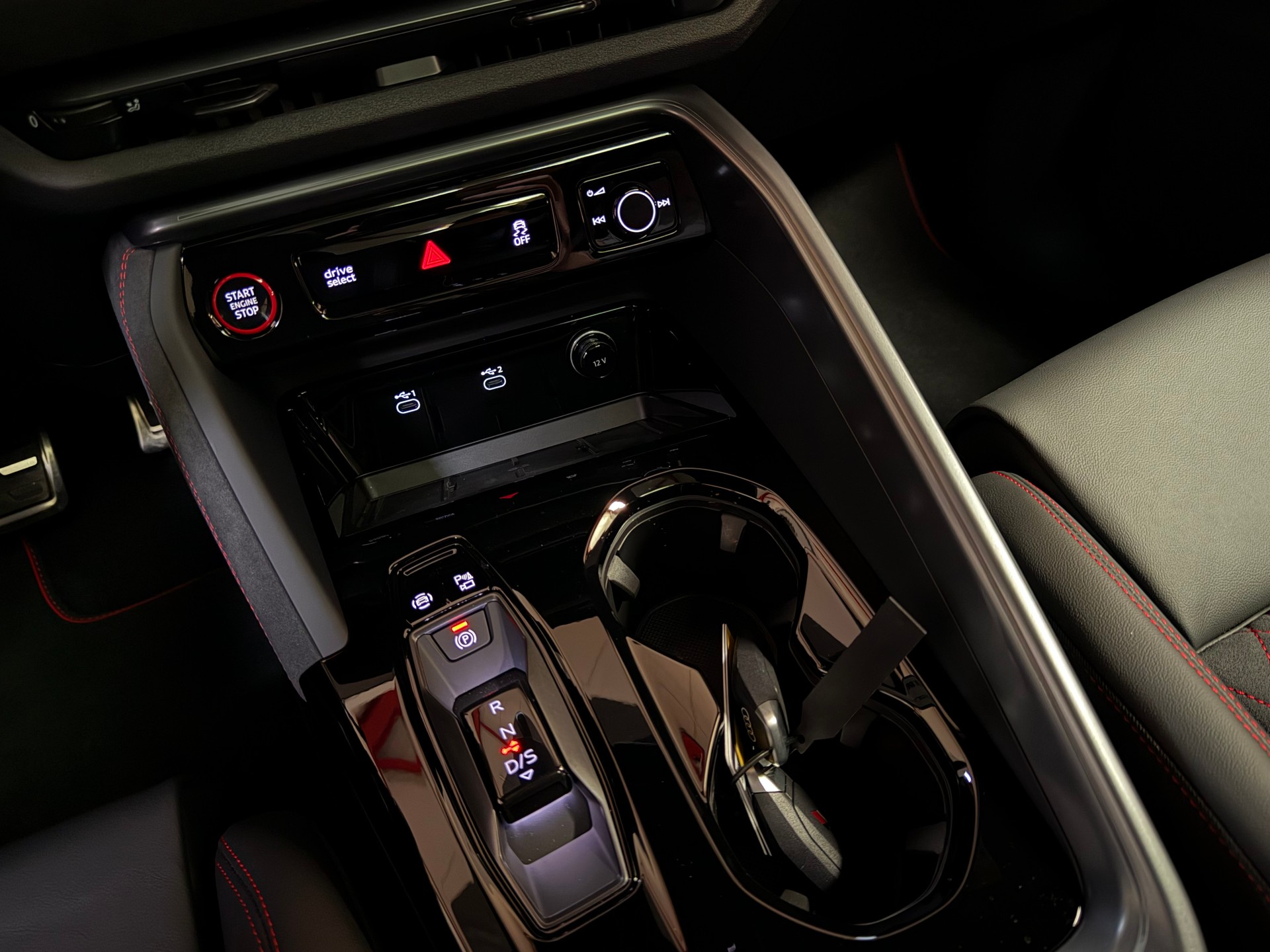 AUDI SQ5 TFSI quattro S-tronic-image-21