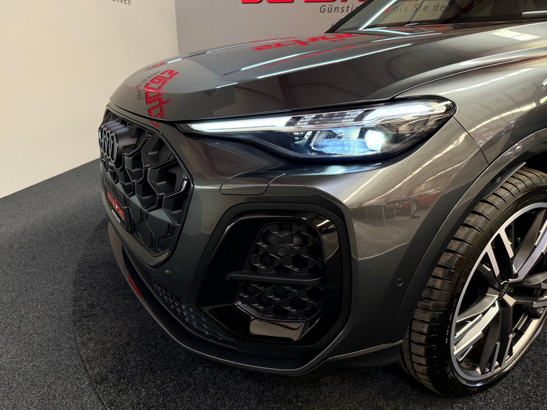 AUDI SQ5 TFSI quattro S-tronic-image-11