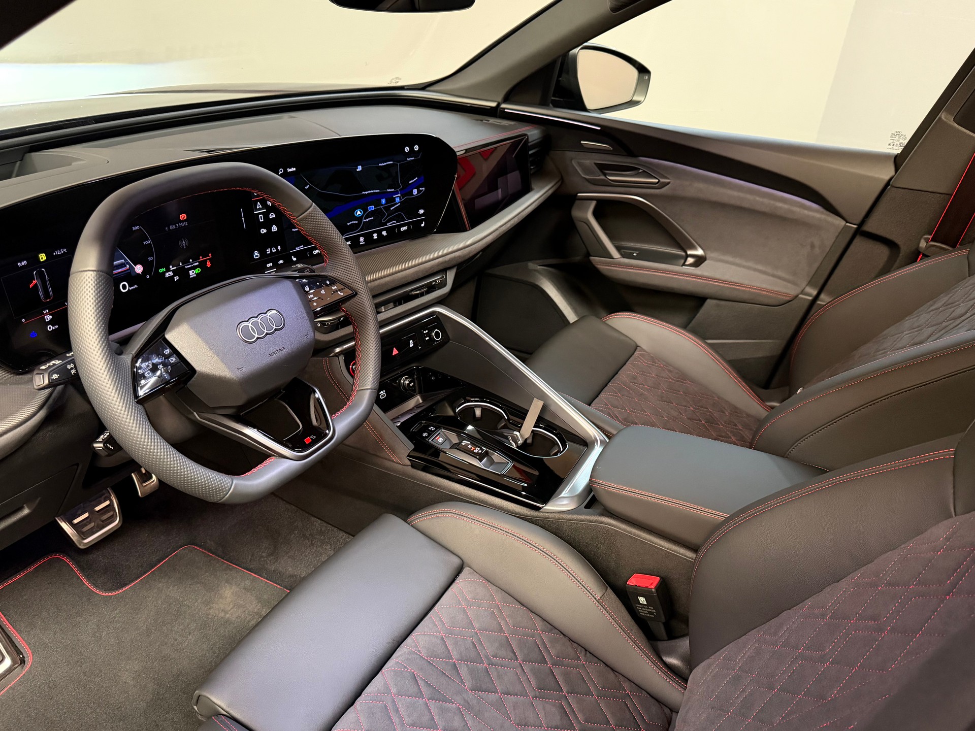 AUDI SQ5 TFSI quattro S-tronic-image-16
