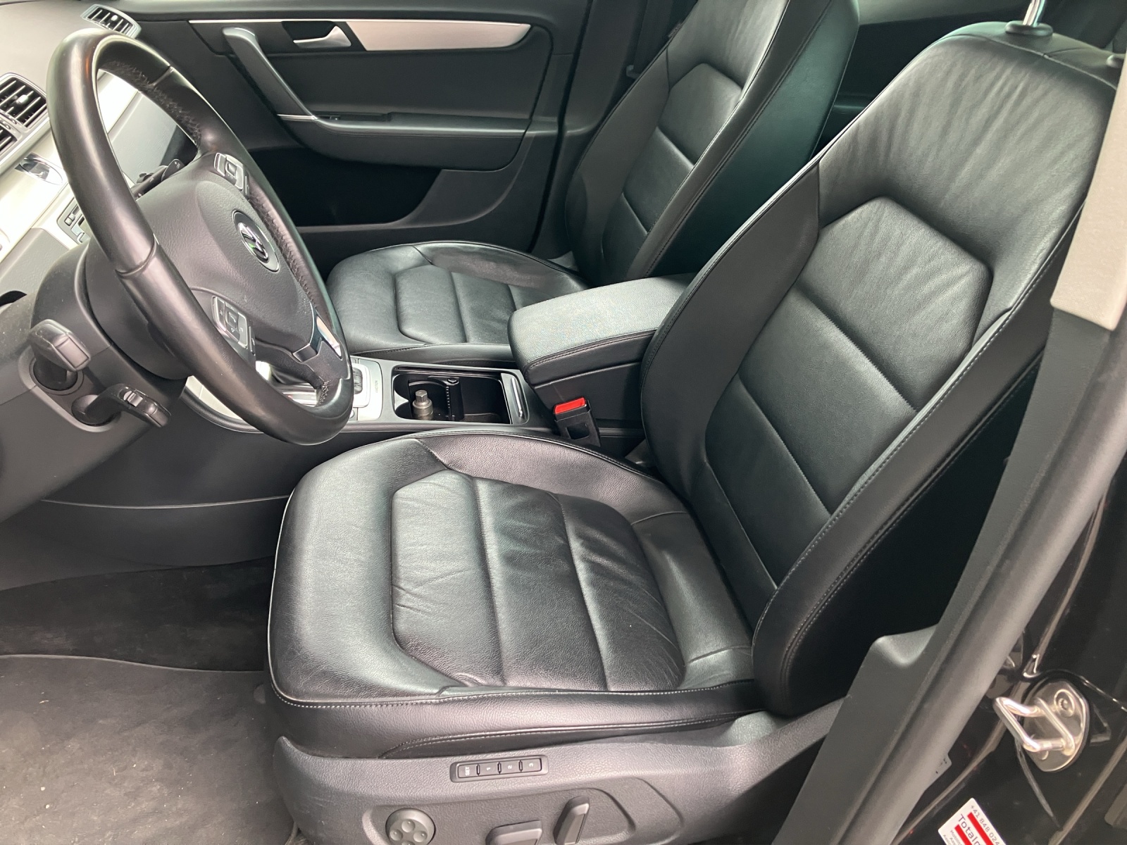 VW Passat Alltrack 2.0 TDI BMT 4Motion DSG-image-5