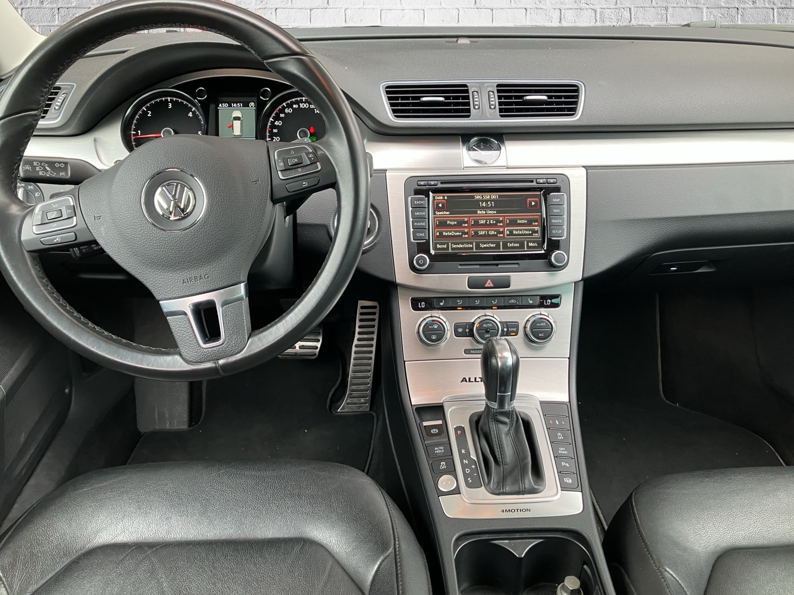 VW Passat Alltrack 2.0 TDI BMT 4Motion DSG-image-7