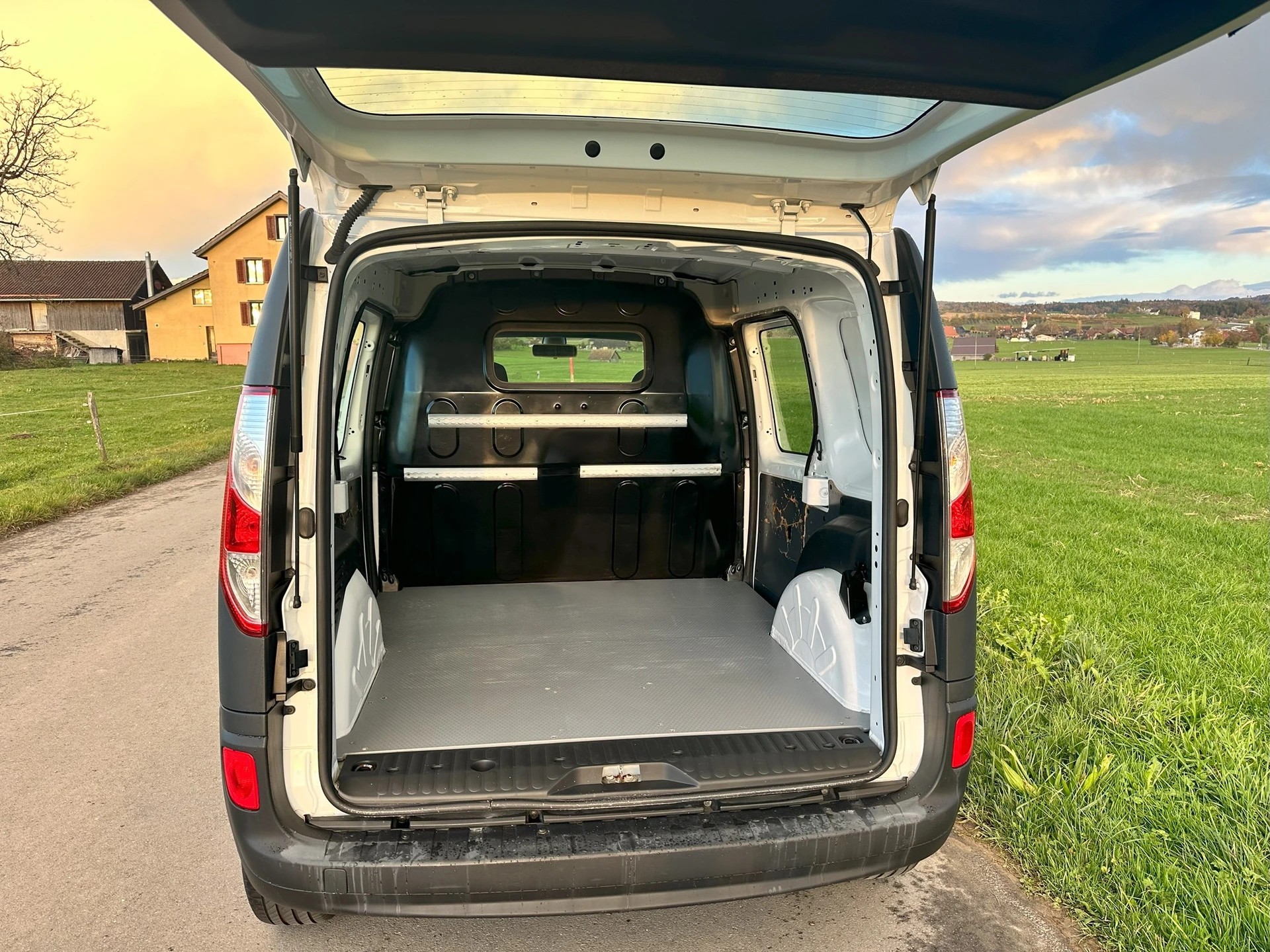 RENAULT Kangoo Medium dCi 90 ENERGY Business*Nutzlast 745 Kg**-image-4