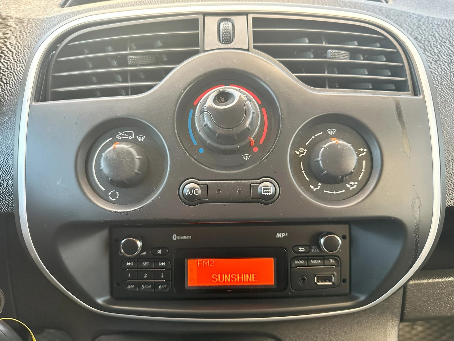 RENAULT Kangoo Medium dCi 90 ENERGY Business*Nutzlast 745 Kg**-image-12
