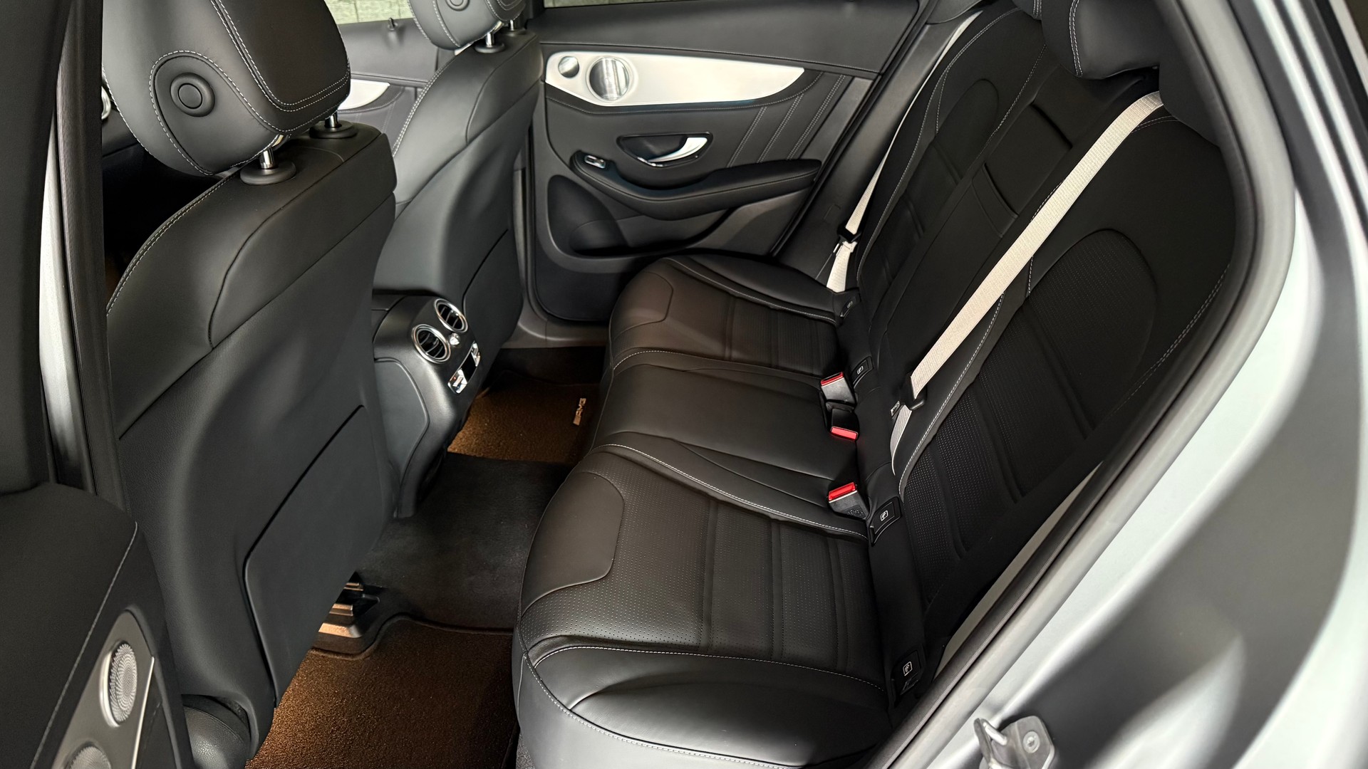 MERCEDES-BENZ GLC 63 S AMG 4Matic+ 9G-Tronic-image-16
