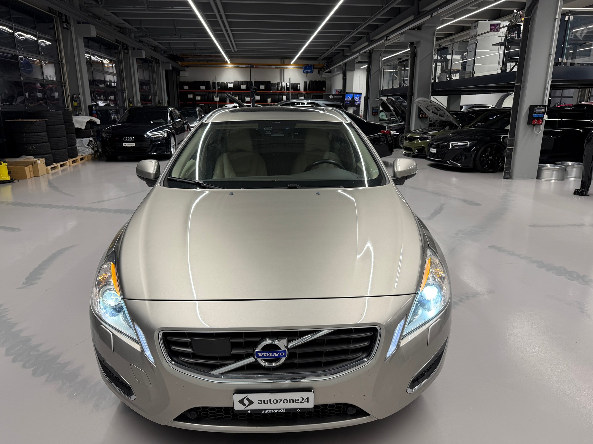 VOLVO V60 2.0 T5 Summum-image-9