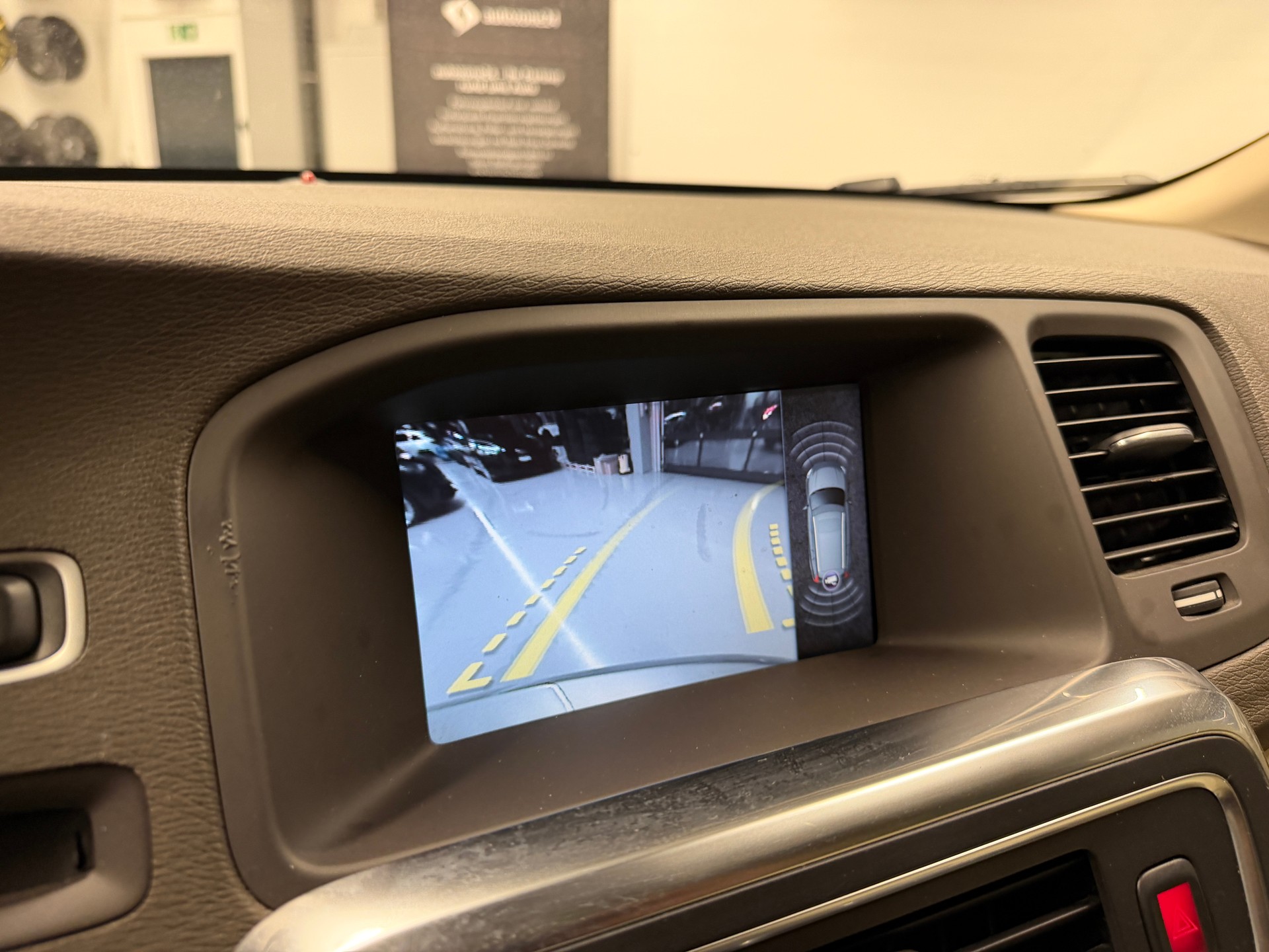 VOLVO V60 2.0 T5 Summum-image-23