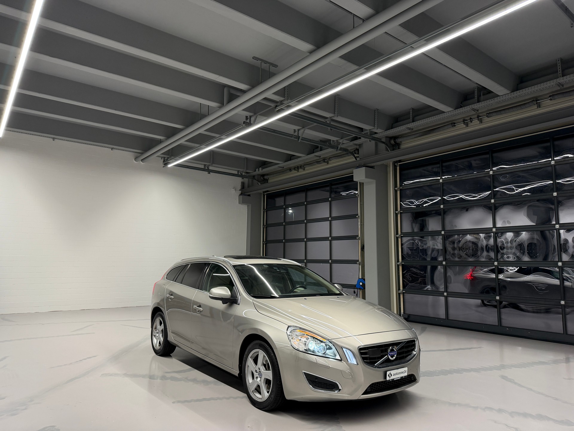 VOLVO V60 2.0 T5 Summum-image-10