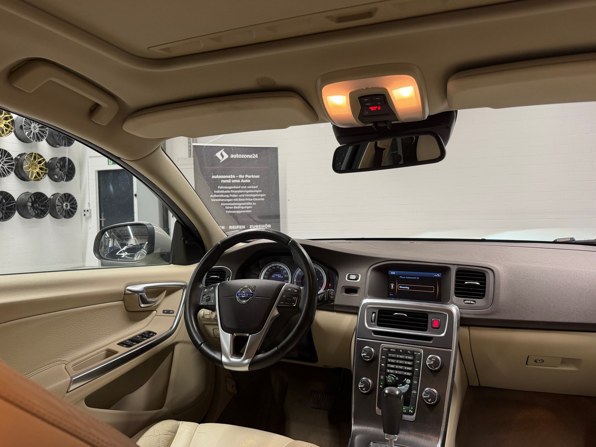 VOLVO V60 2.0 T5 Summum-image-16