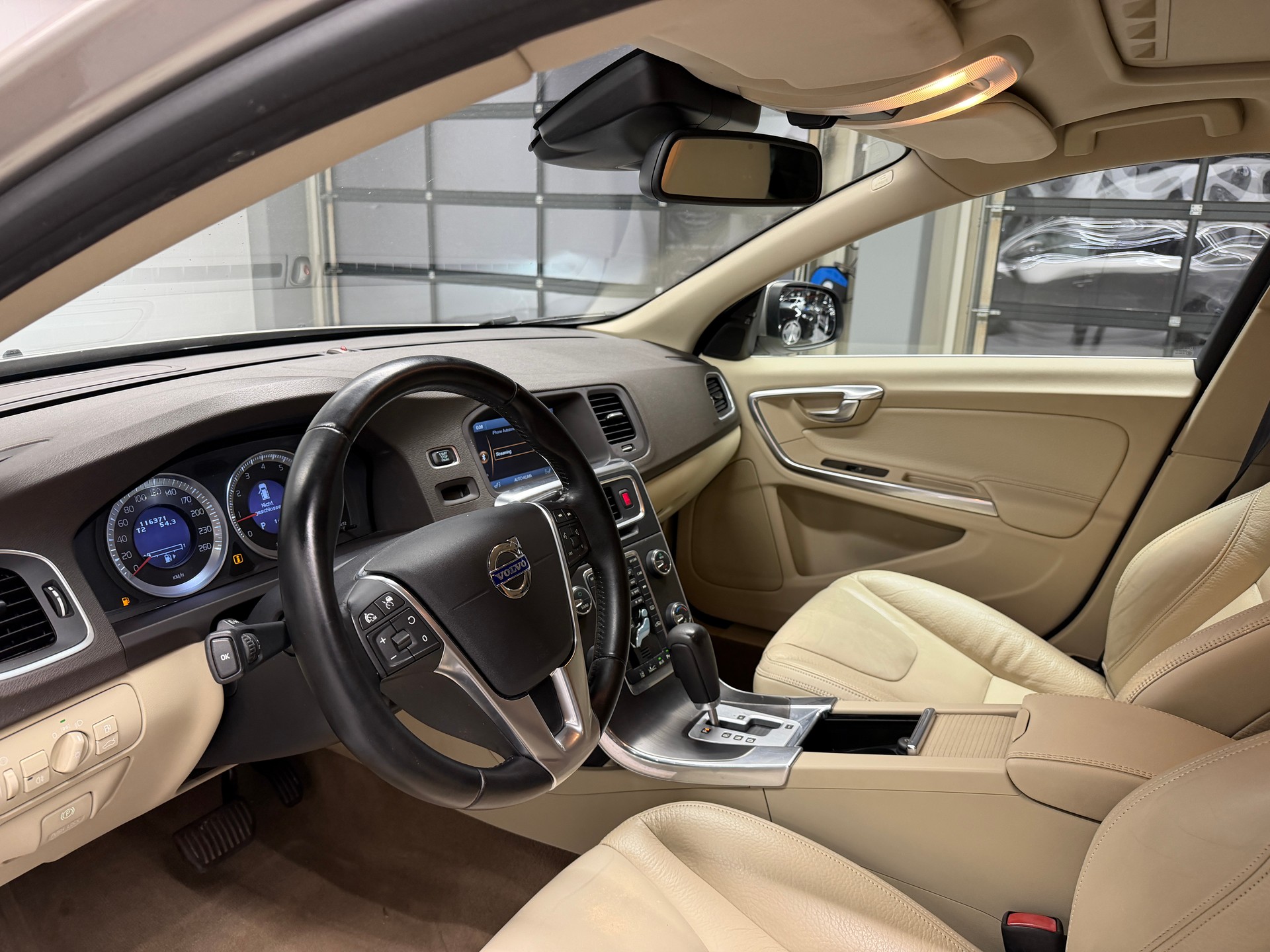 VOLVO V60 2.0 T5 Summum-image-11