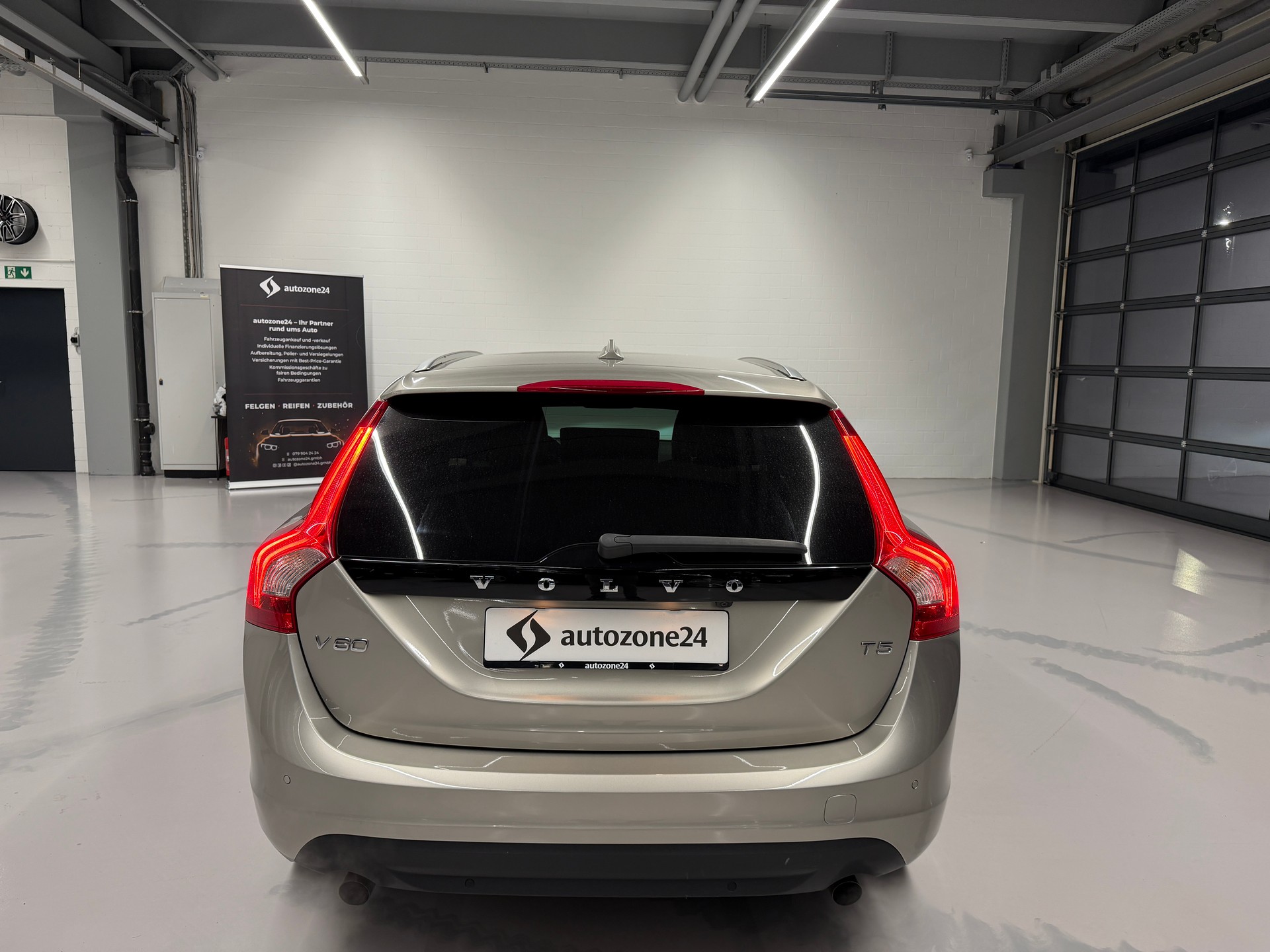 VOLVO V60 2.0 T5 Summum-image-8